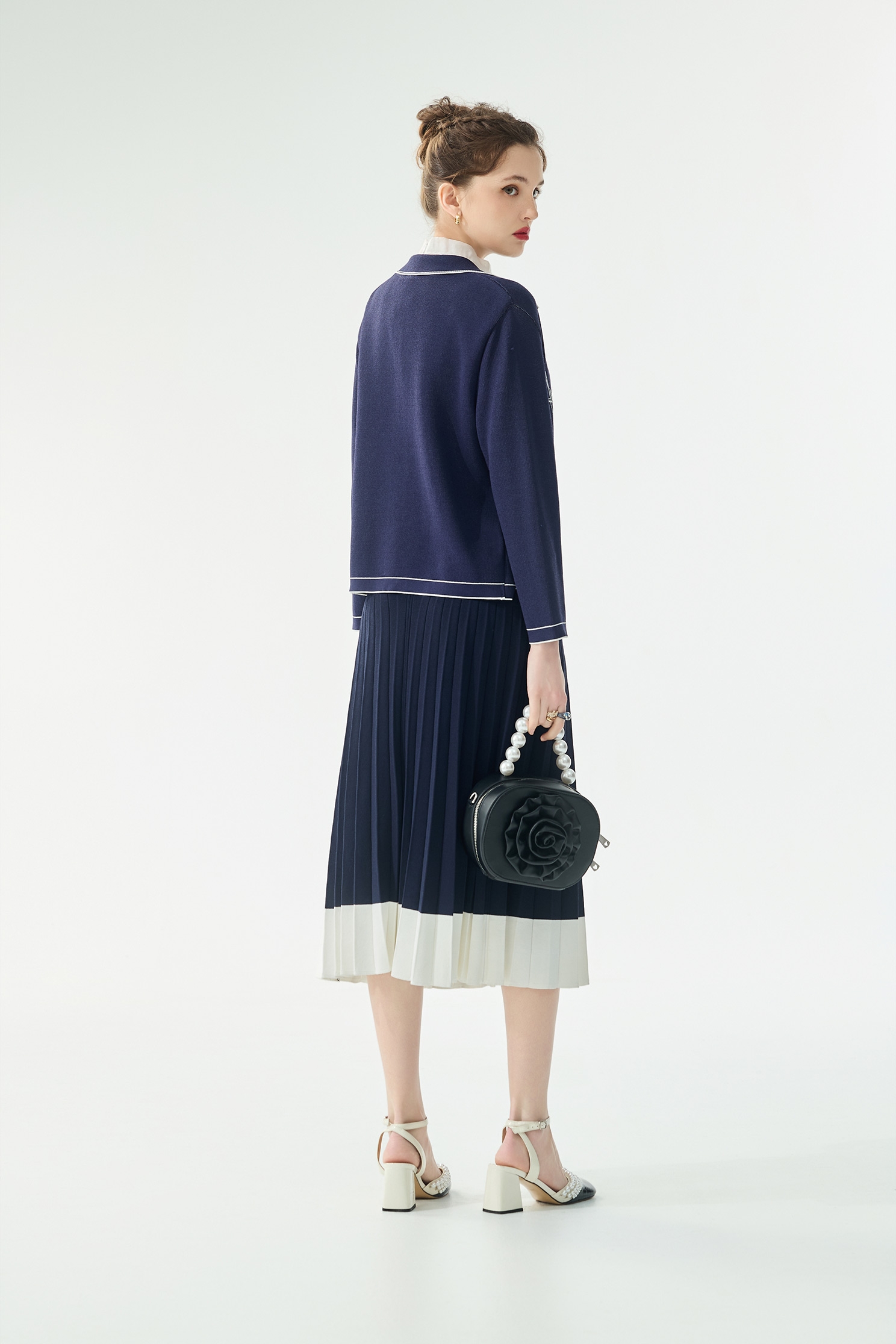 經典海軍藍撞色線針織外套經典海軍藍撞色線針織外套,一般外套,外套,春夏穿搭,針織,針織外套