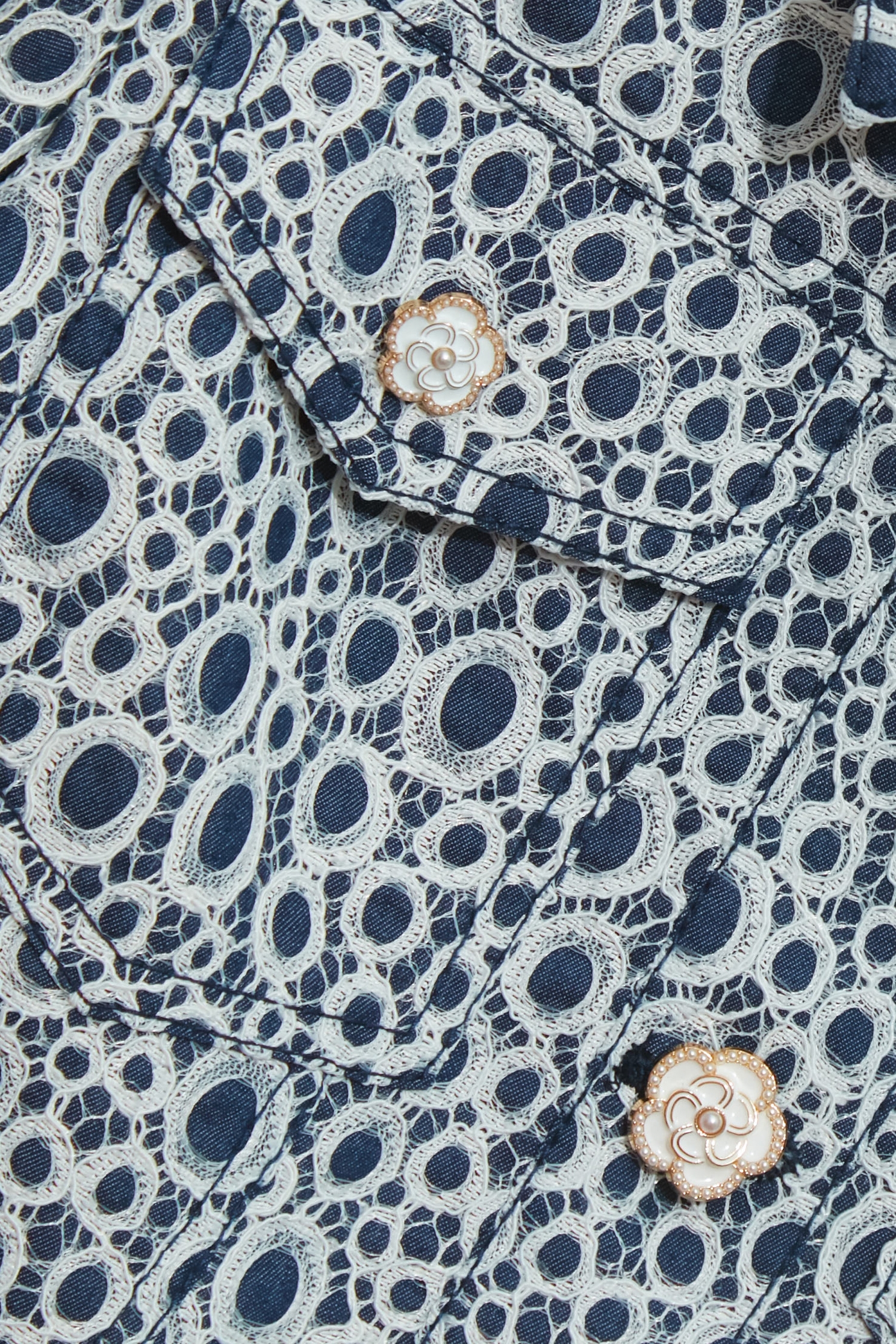 貼合蕾絲偽牛仔短外套貼合蕾絲偽牛仔短外套,一般外套,上班OL穿搭,外套,春夏穿搭,時髦成套搭配,牛仔,珍珠,蕾絲