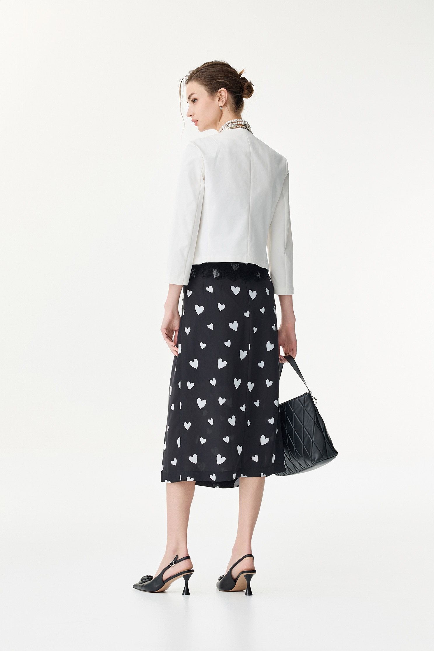 愛心口袋繡花外套愛心口袋繡花外套,一般外套,上班OL穿搭,外套,春夏穿搭,繡花