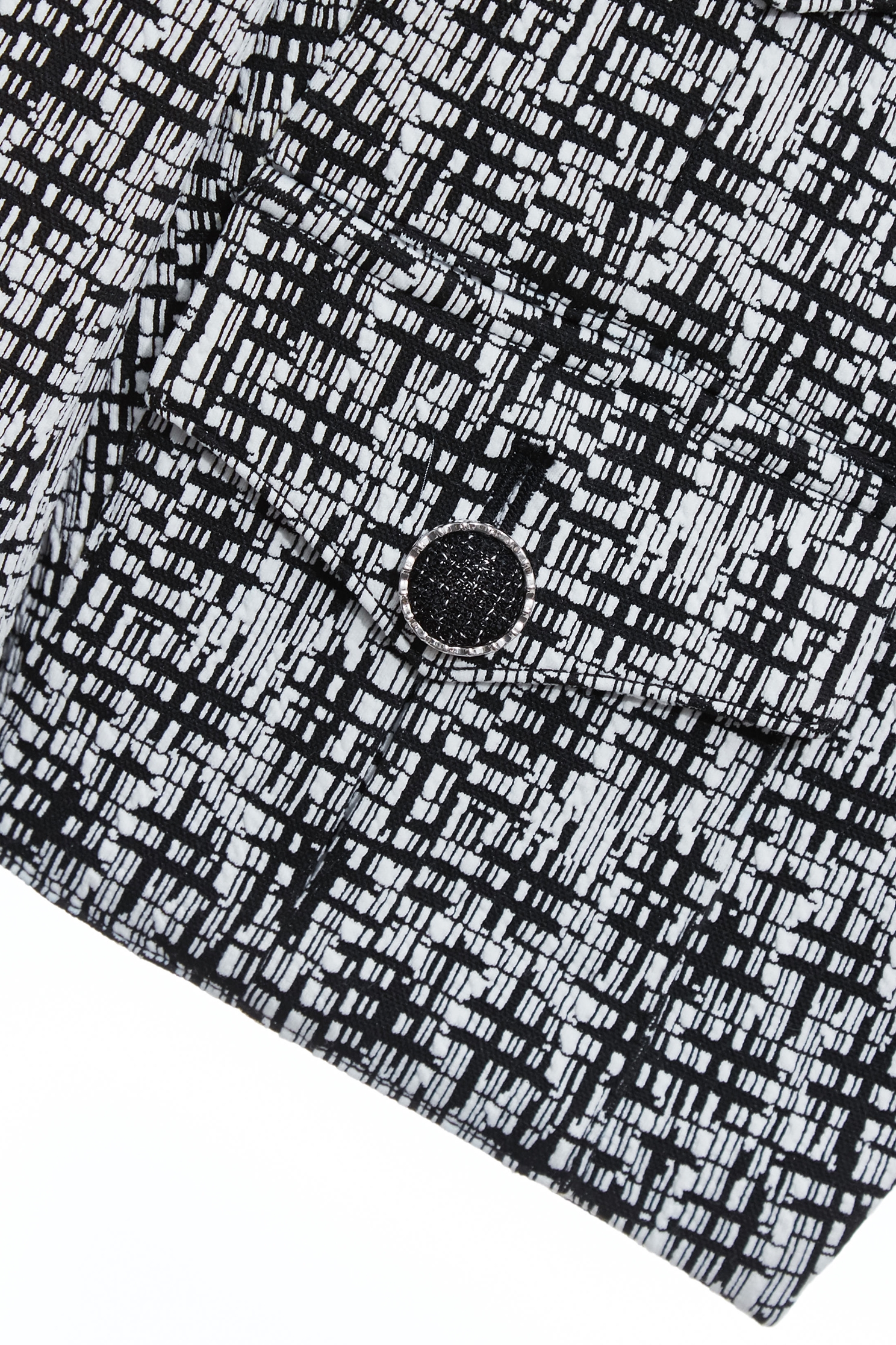 黑白復古別針彈性短外套黑白復古別針彈性短外套,一般外套,外套,春夏穿搭,珍珠,蝴蝶結