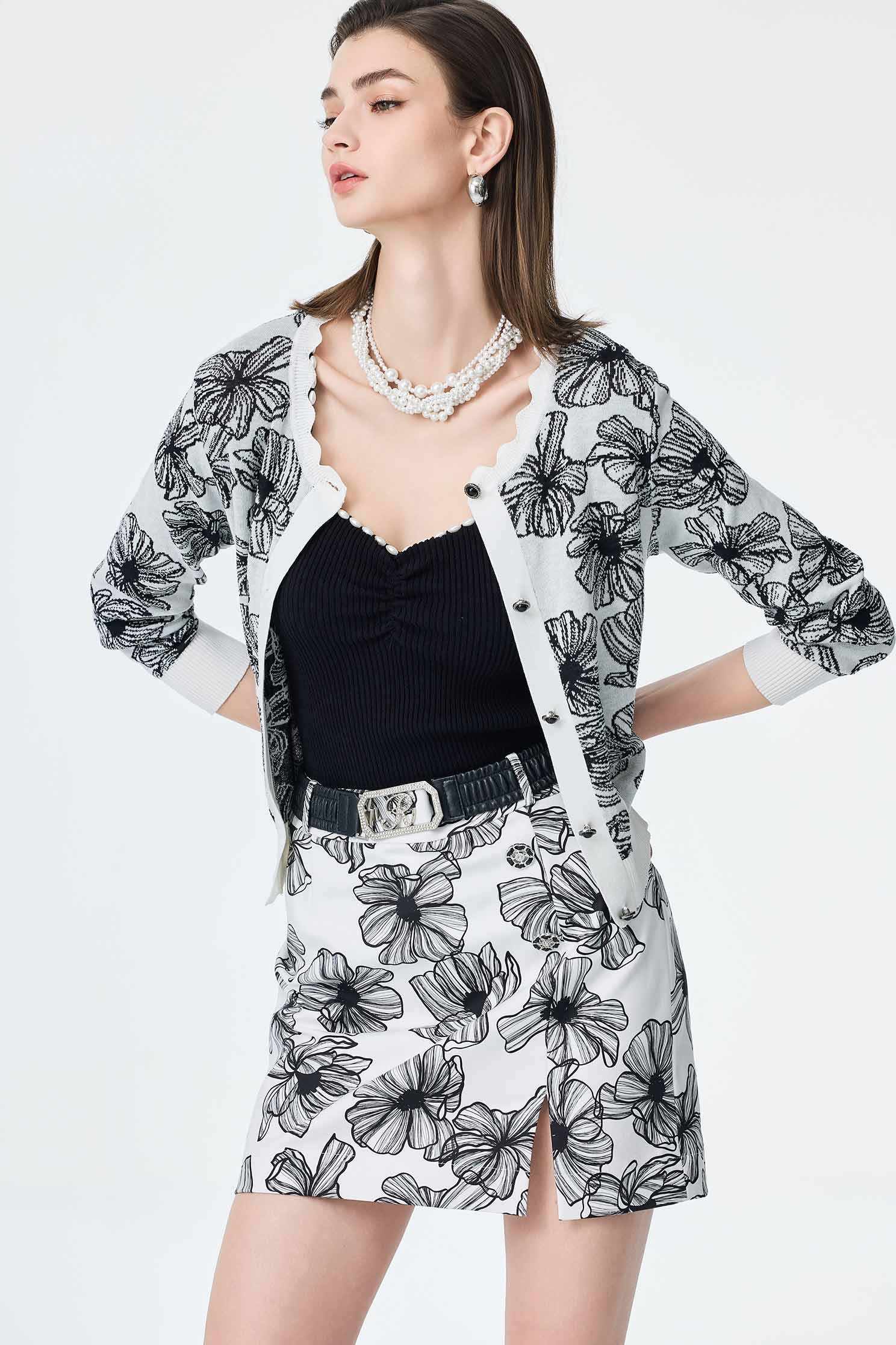 手繪線條花圖騰針織外罩手繪線條花圖騰針織外罩,春夏穿搭,時髦成套搭配,純棉,針織外套