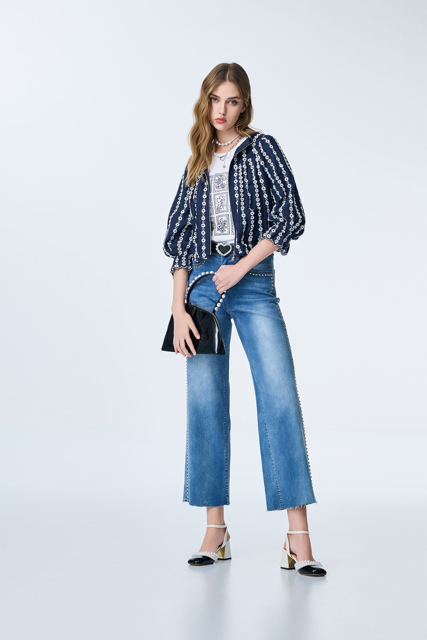 海洋洞穴色蕾絲外套海洋洞穴色蕾絲外套,刺繡,外套,春夏穿搭,時髦成套搭配,蕾絲,連帽外套