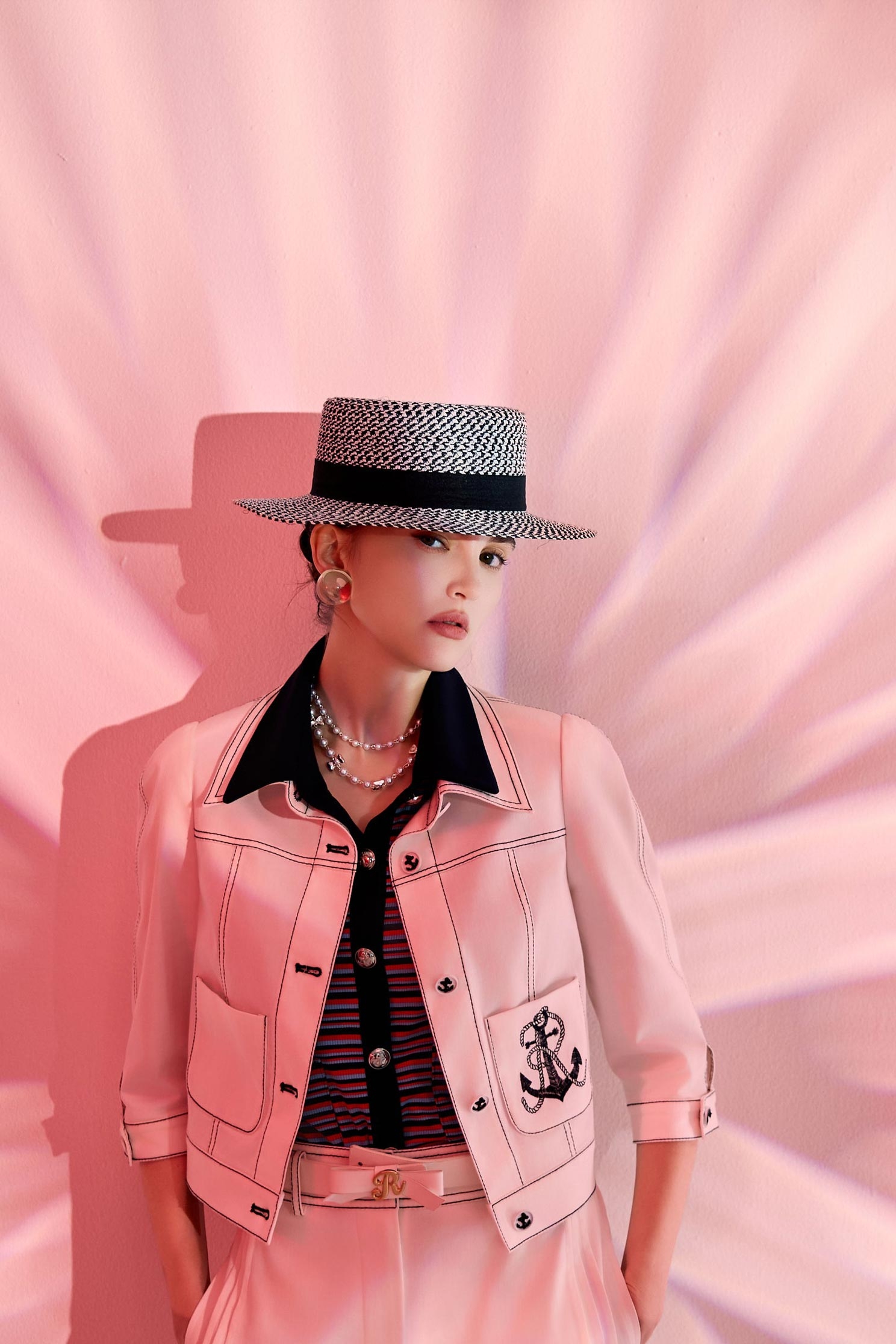 跳色壓線造型外套跳色壓線造型外套,一般外套,上班OL穿搭,刺繡,外套,春夏穿搭,時髦成套搭配,白色外套