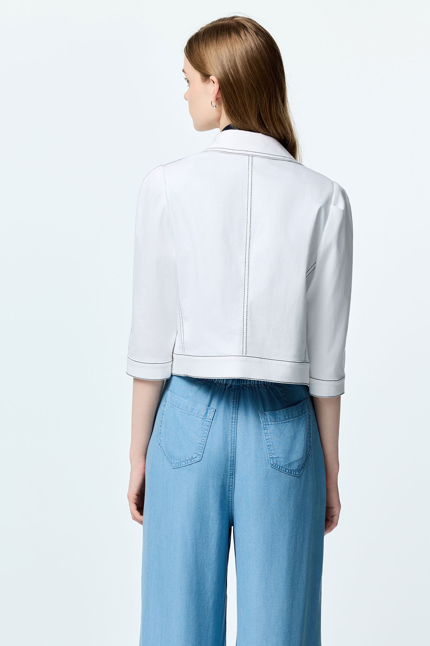 跳色壓線造型外套跳色壓線造型外套,一般外套,上班OL穿搭,刺繡,外套,春夏穿搭,時髦成套搭配,白色外套