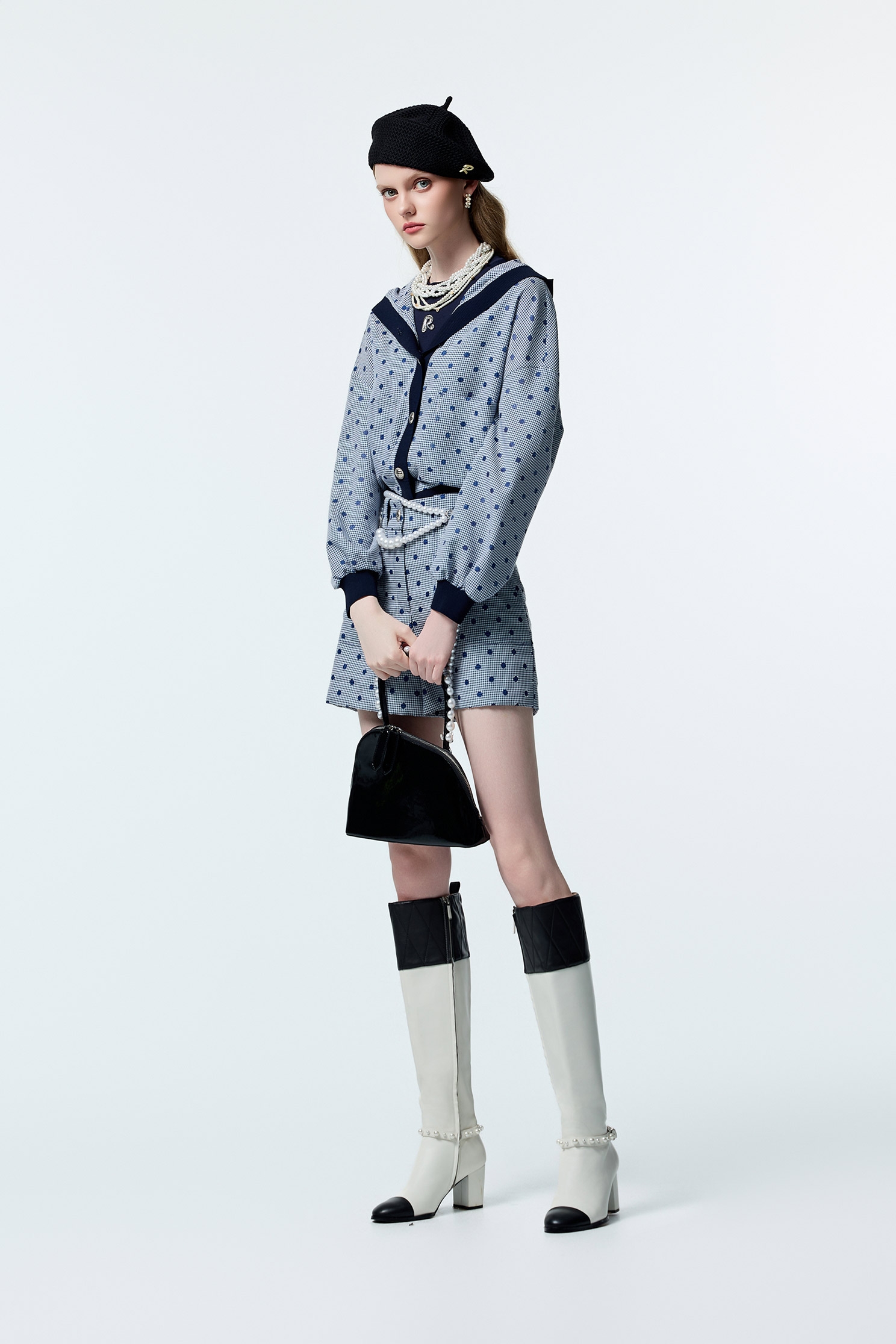 水手藍簍空點點外套水手藍簍空點點外套,上班OL穿搭,外套,時髦成套搭配,格紋,波點,秋冬穿搭,連帽外套,針織,長袖外套