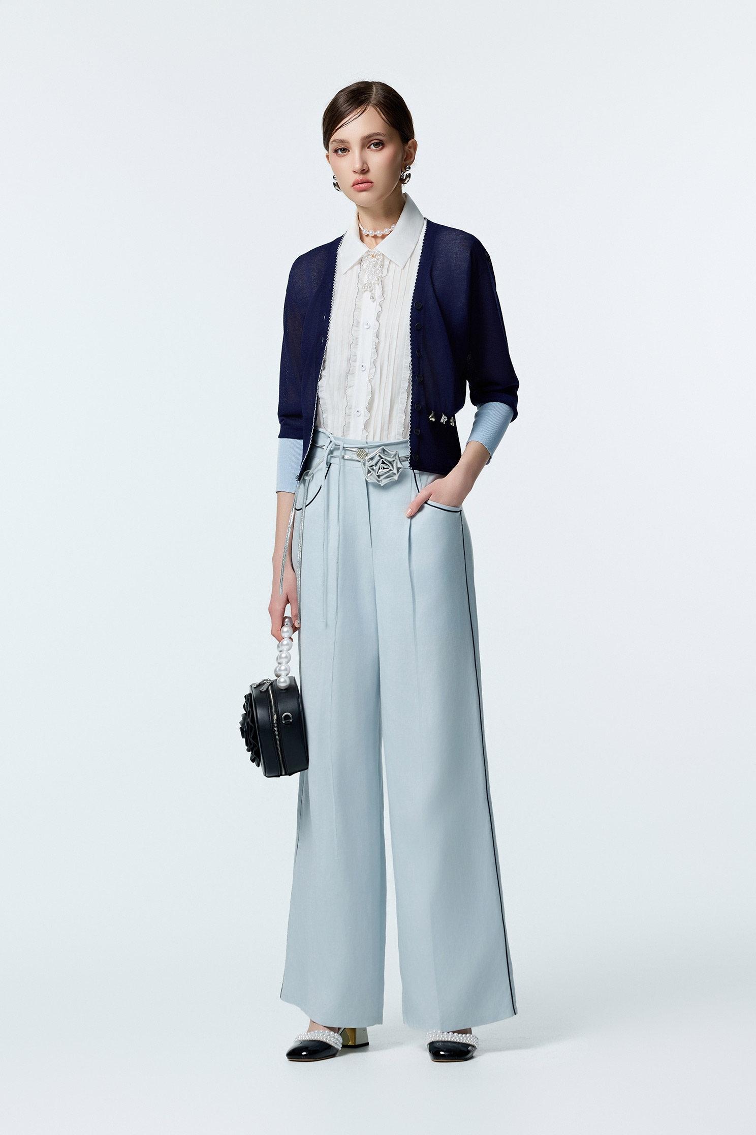 極簡水手藍鑲色針織外套極簡水手藍鑲色針織外套,上班OL穿搭,刺繡,外套,秋冬穿搭,約會特輯,針織,針織外套