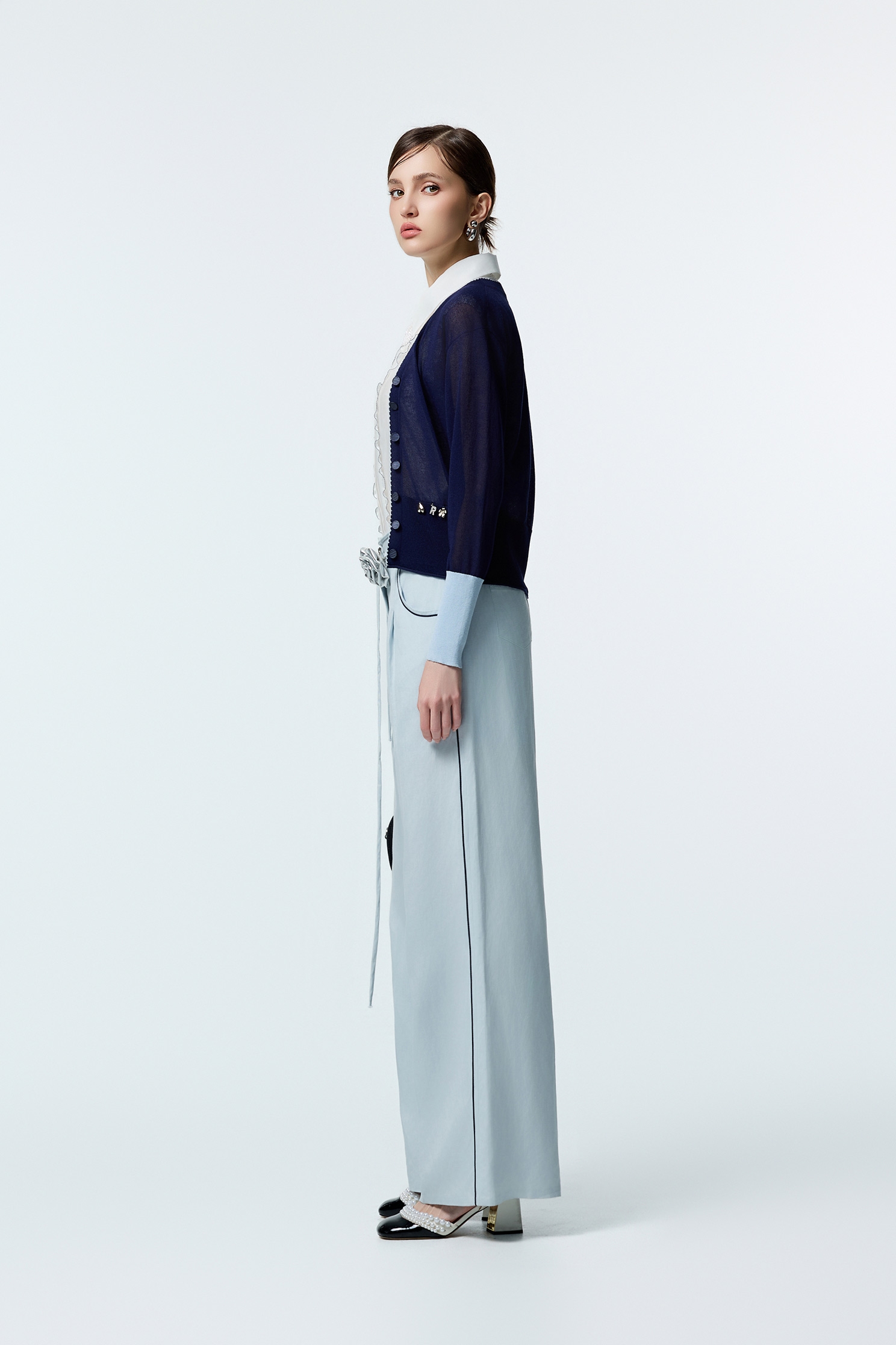 極簡水手藍鑲色針織外套極簡水手藍鑲色針織外套,上班OL穿搭,刺繡,外套,秋冬穿搭,約會特輯,針織,針織外套