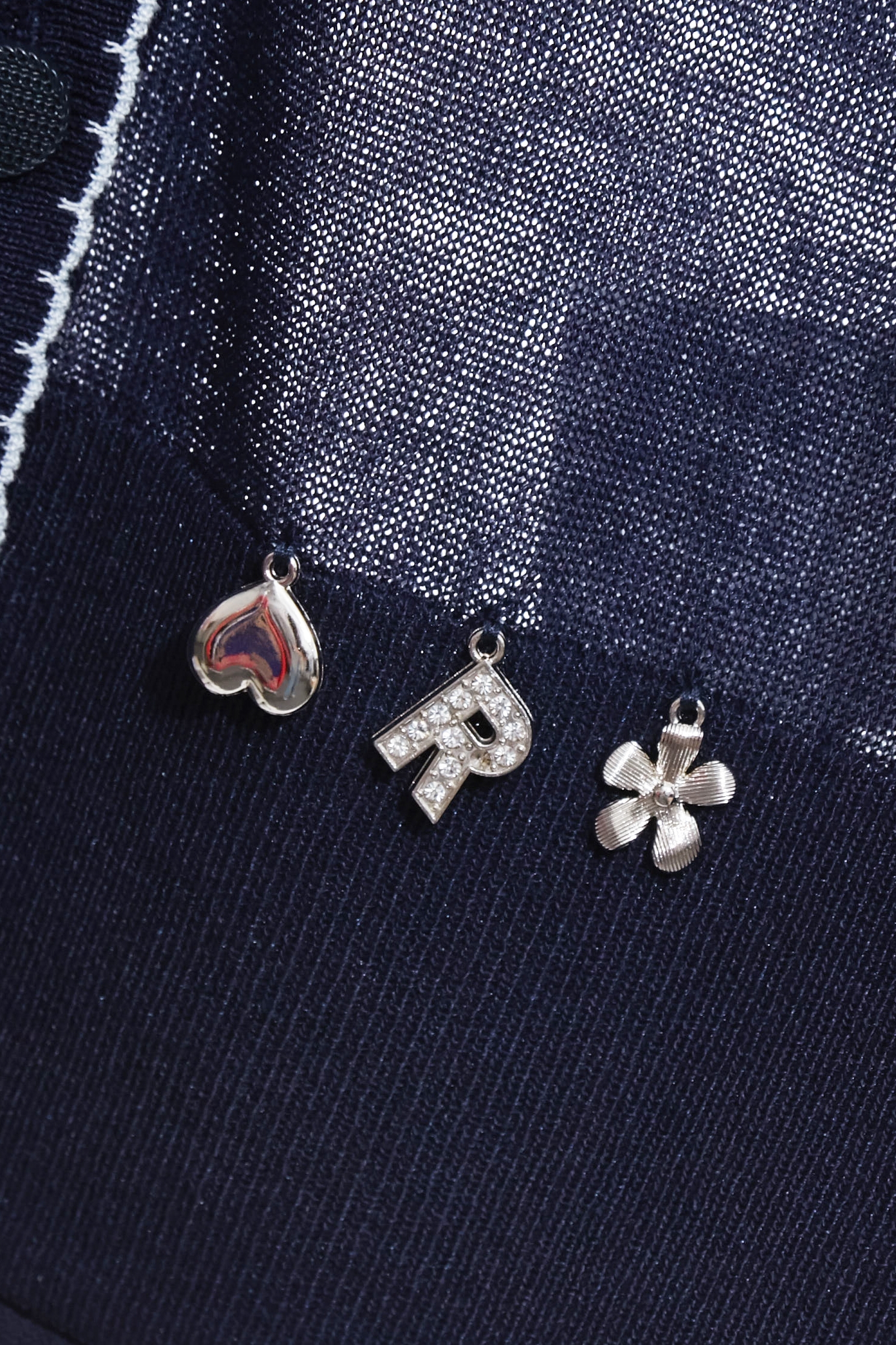 極簡水手藍鑲色針織外套極簡水手藍鑲色針織外套,上班OL穿搭,刺繡,外套,秋冬穿搭,約會特輯,針織,針織外套