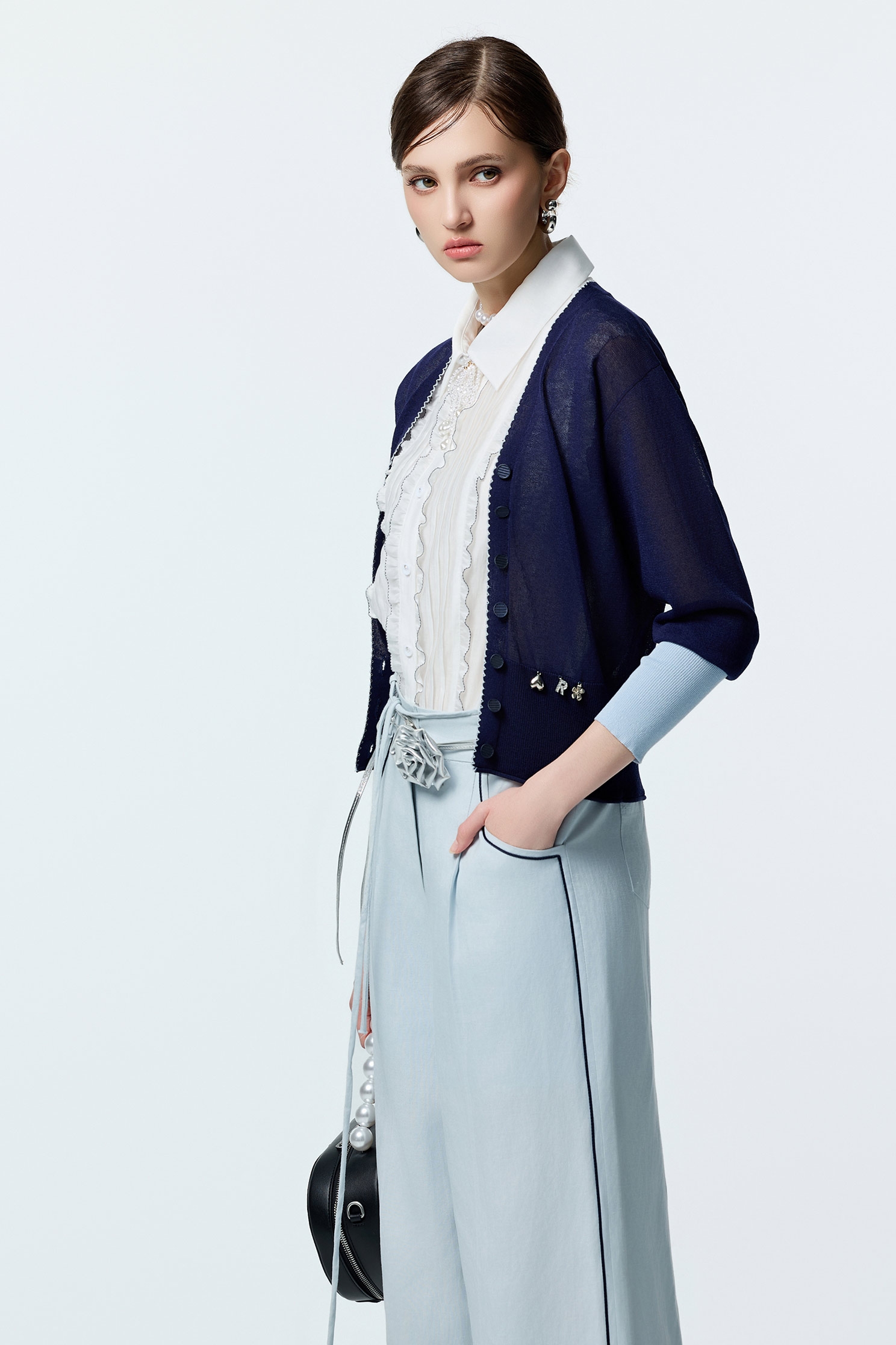 極簡水手藍鑲色針織外套極簡水手藍鑲色針織外套,上班OL穿搭,刺繡,外套,秋冬穿搭,約會特輯,針織,針織外套