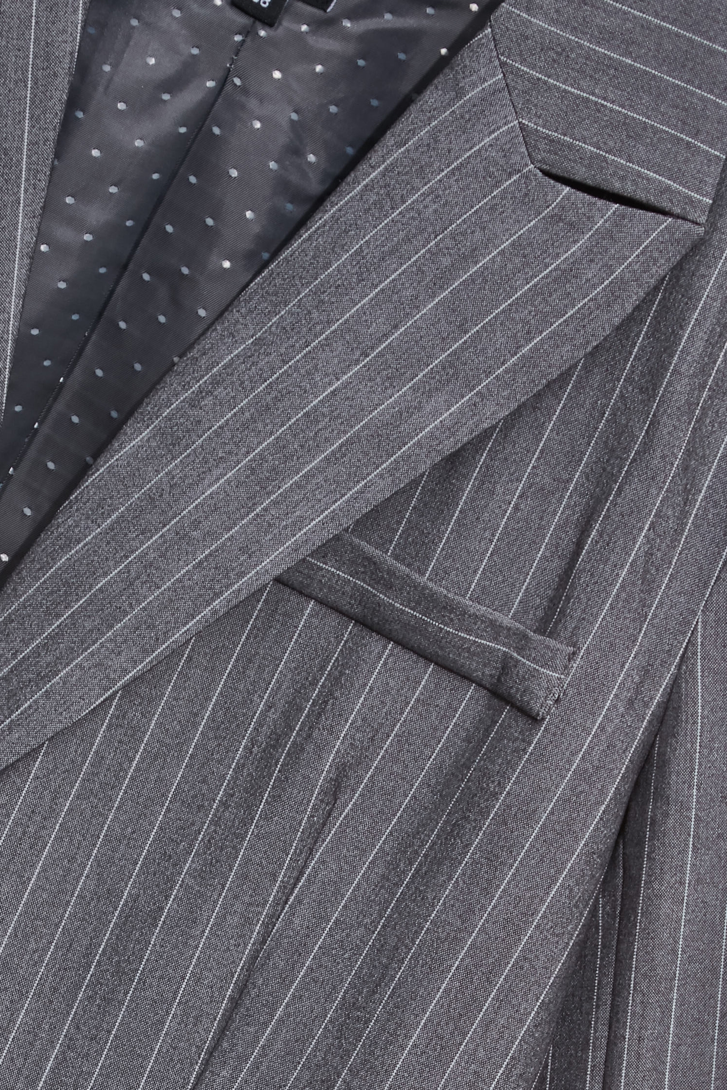 靜謐灰細條紋長版外套靜謐灰細條紋長版外套,一般外套,上班OL穿搭,外套,時髦成套搭配,條紋,秋冬穿搭,西裝外套,長版外套