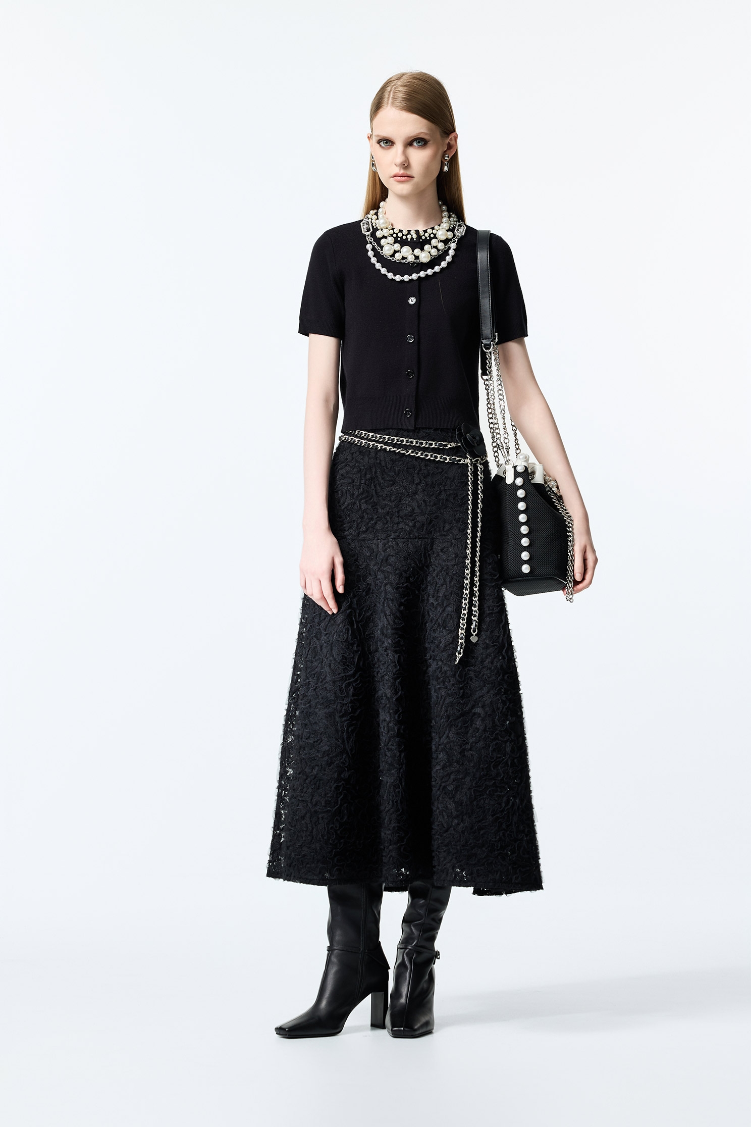 珍珠釘飾短版針織外罩珍珠釘飾短版針織外罩,上班OL穿搭,人氣商品,外套,珍珠,秋冬穿搭,約會特輯,針織,針織外套