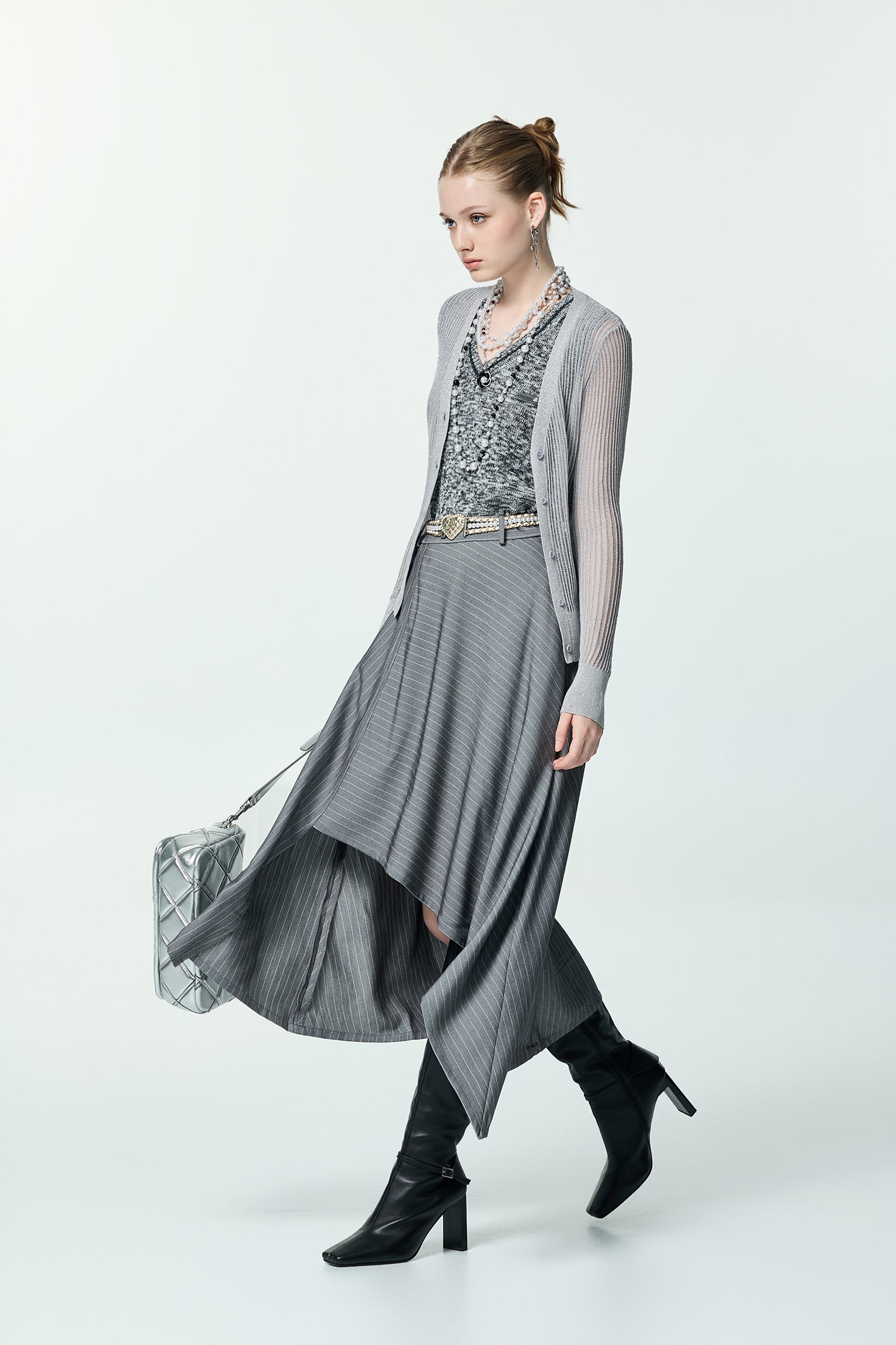 薄暮灰光澤感針織外套薄暮灰光澤感針織外套,上班OL穿搭,外套,秋冬穿搭,約會特輯,針織,針織外套