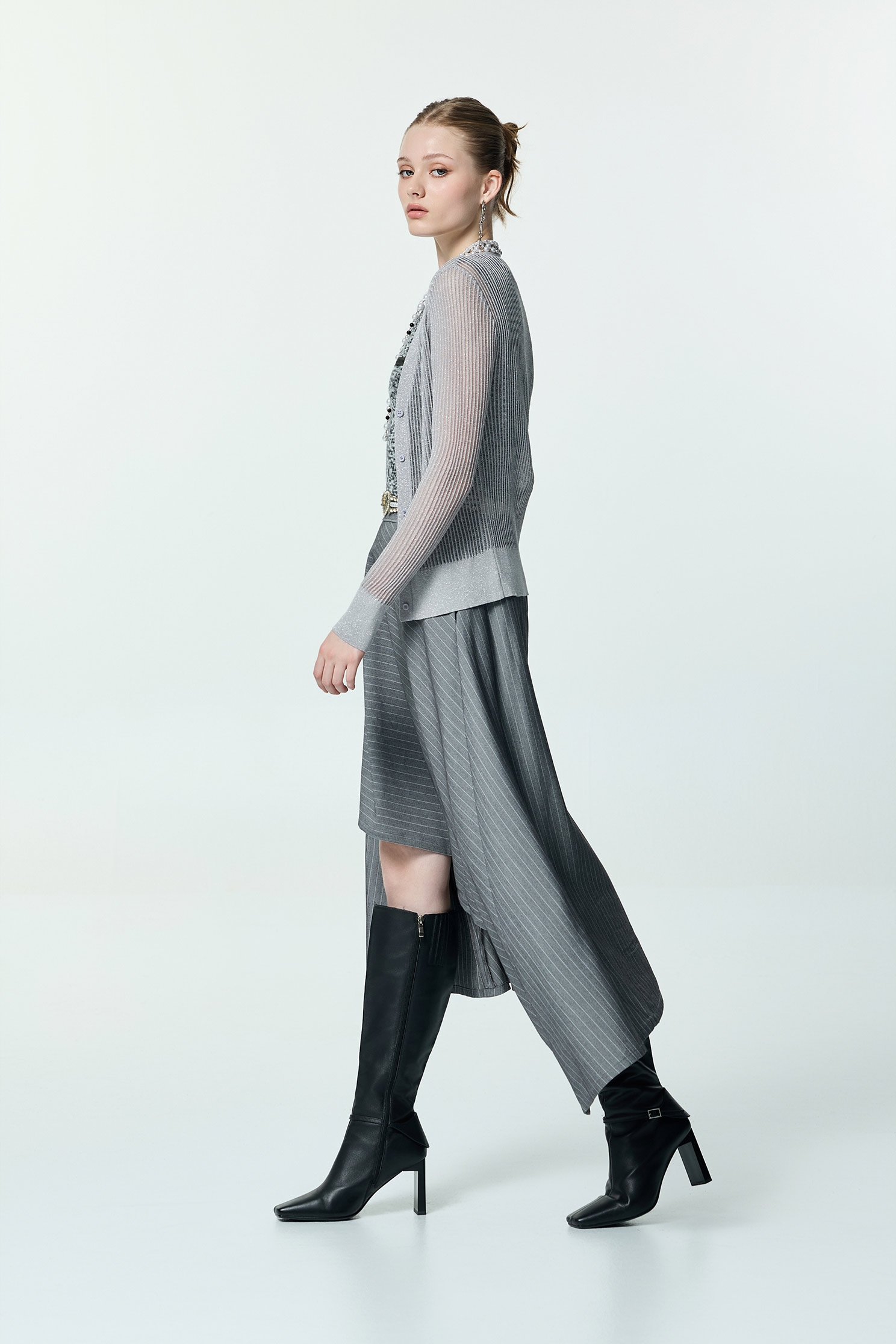 薄暮灰光澤感針織外套薄暮灰光澤感針織外套,上班OL穿搭,外套,秋冬穿搭,約會特輯,針織,針織外套