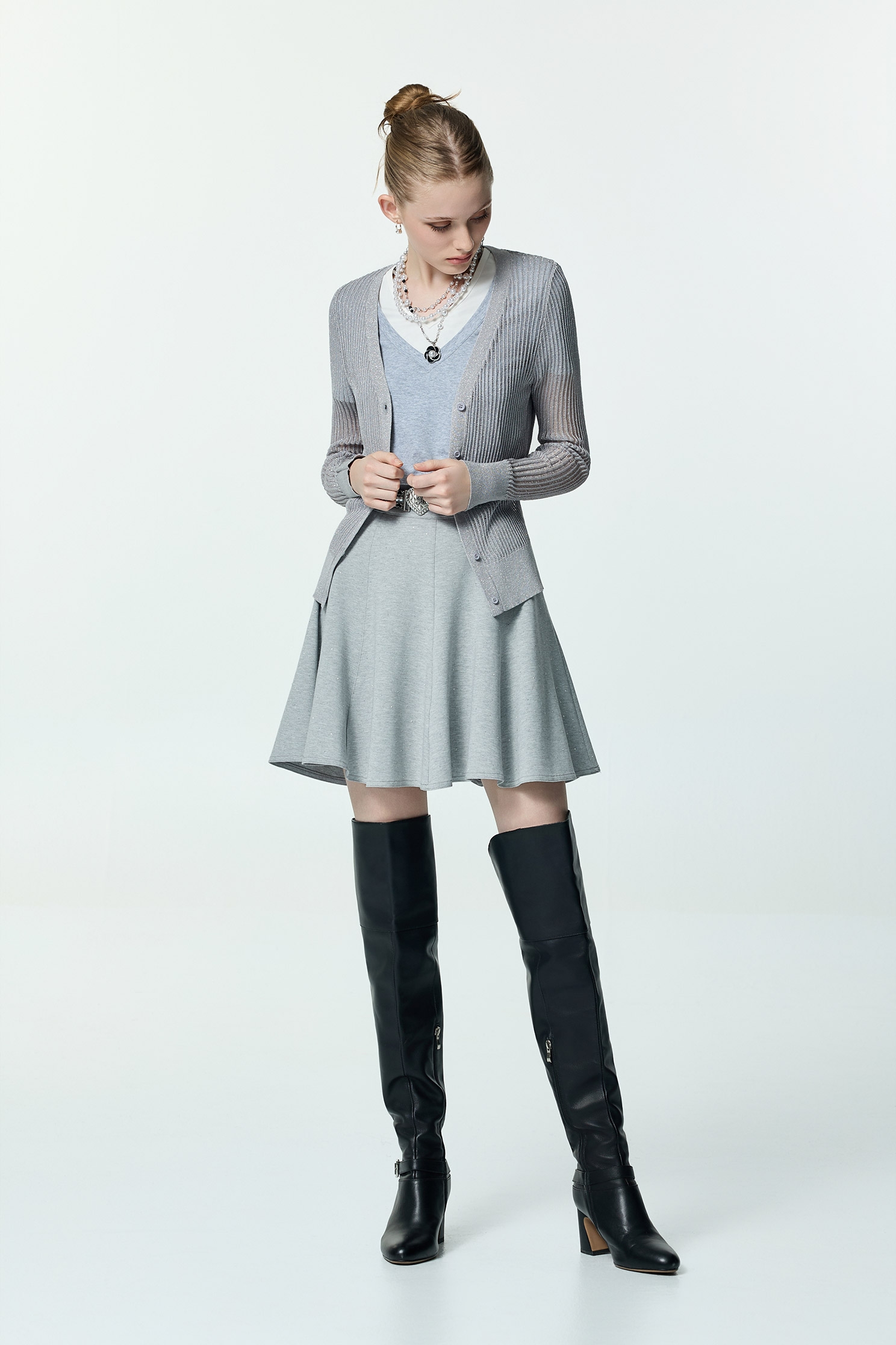 薄暮灰光澤感針織外套薄暮灰光澤感針織外套,上班OL穿搭,外套,秋冬穿搭,約會特輯,針織,針織外套