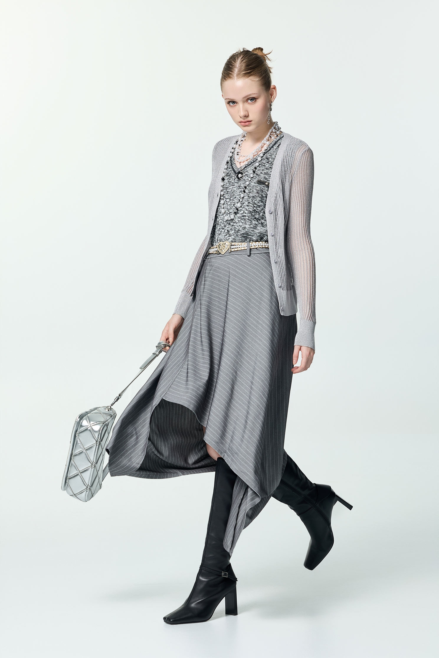 薄暮灰光澤感針織外套薄暮灰光澤感針織外套,上班OL穿搭,外套,秋冬穿搭,約會特輯,針織,針織外套