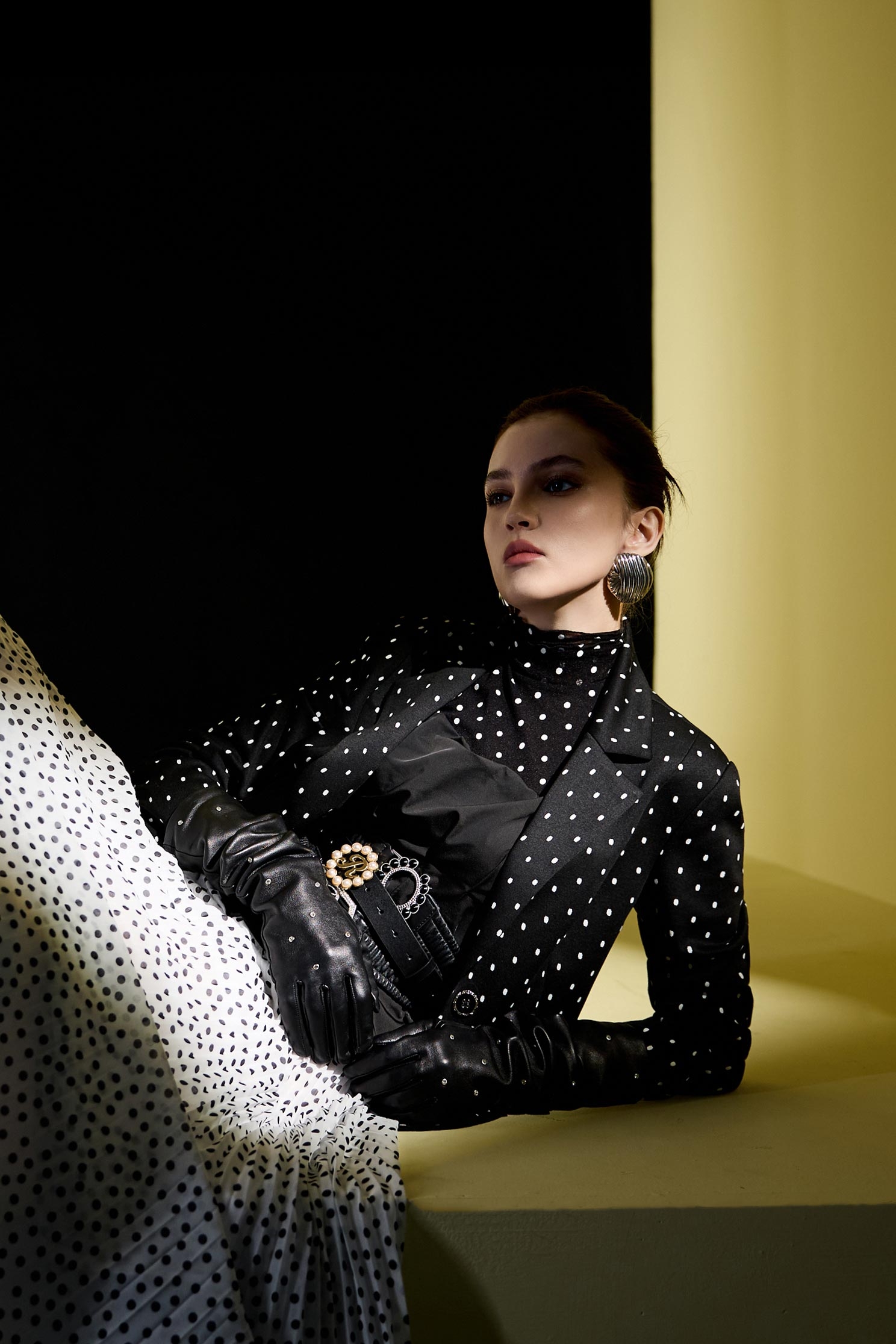 黑白小圓點西裝式外套黑白小圓點西裝式外套,一般外套,上班OL穿搭,外套,時髦成套搭配,波點,秋冬穿搭,西裝外套