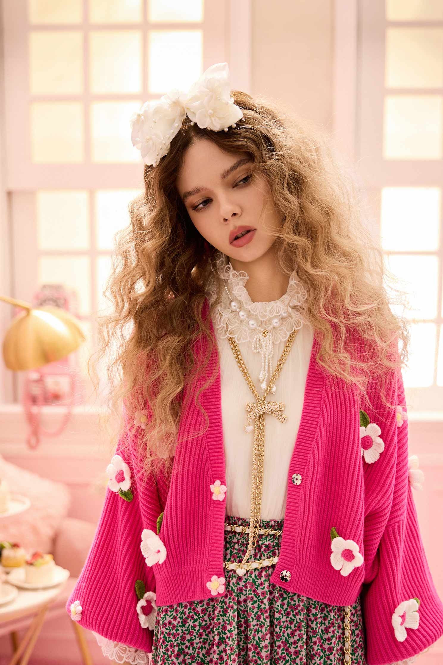 綴手鉤花卉鈕釦針織外套綴手鉤花卉鈕釦針織外套,外套,條紋,秋冬穿搭,約會特輯,花花世界,針織,針織外套