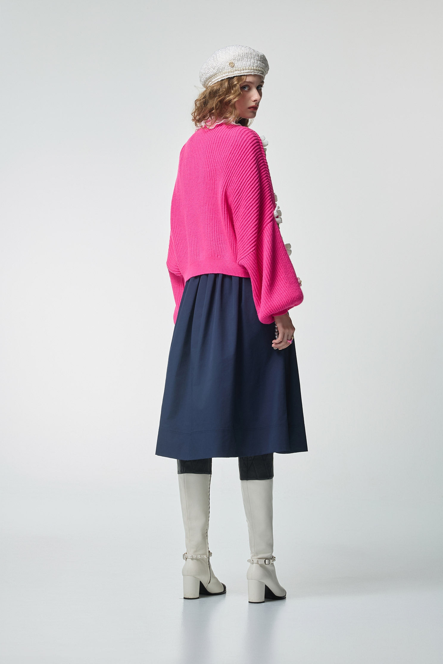 綴手鉤花卉鈕釦針織外套綴手鉤花卉鈕釦針織外套,外套,條紋,秋冬穿搭,約會特輯,花花世界,針織,針織外套