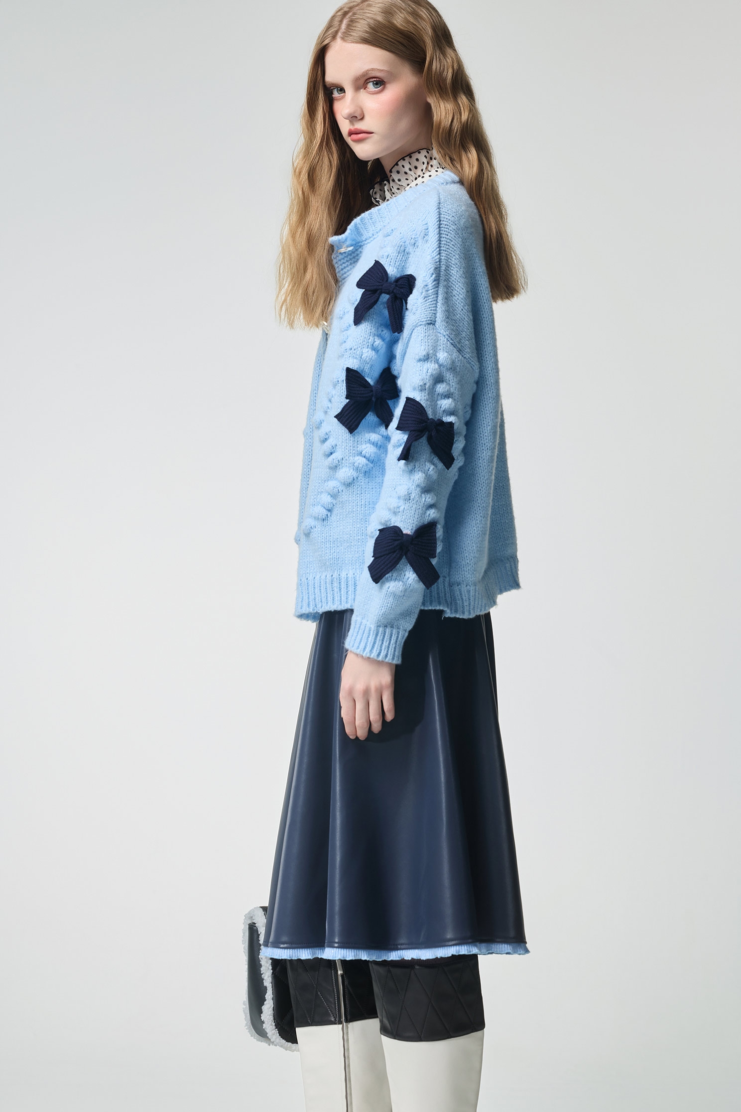 月光石藍蝴蝶結針織上衣月光石藍蝴蝶結針織上衣,上班OL穿搭,上衣,人氣商品,外套,派對特輯,秋冬穿搭,約會特輯,蝴蝶結,針織,針織上衣,針織外套