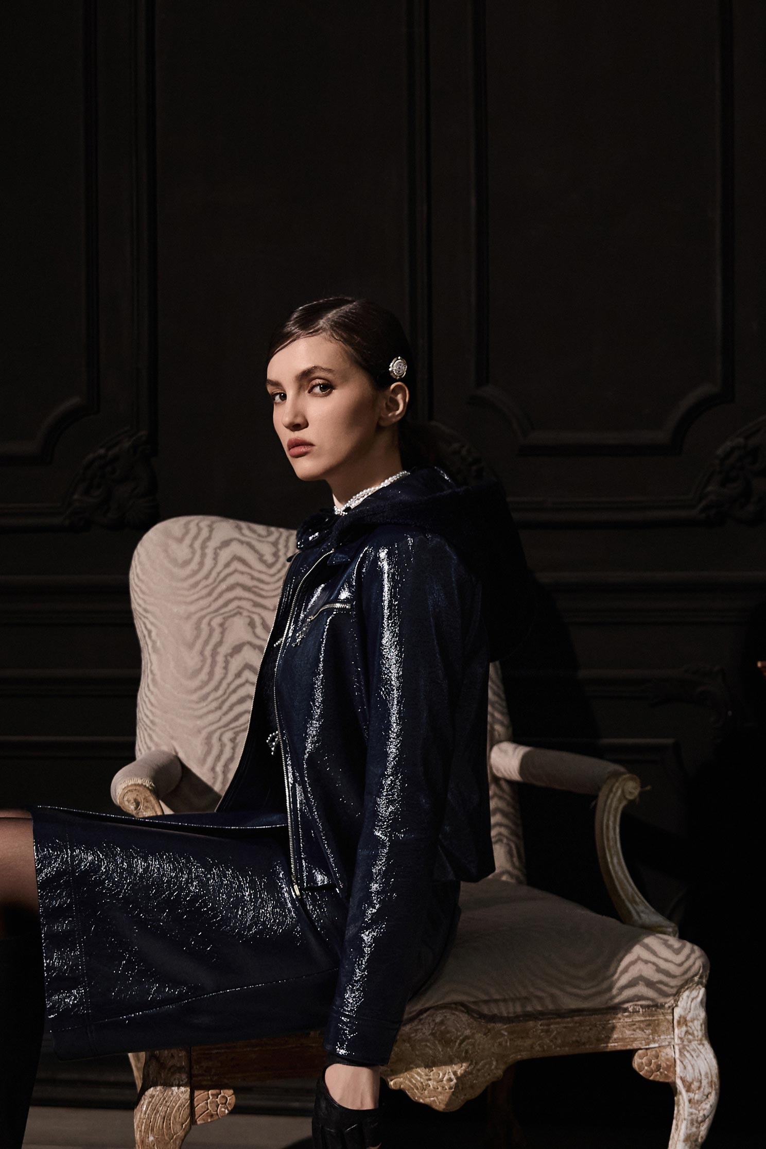 光澤感海軍藍仿皮外套光澤感海軍藍仿皮外套,一般外套,上班OL穿搭,外套,時髦成套搭配,派對特輯,皮革,秋冬穿搭,長袖外套