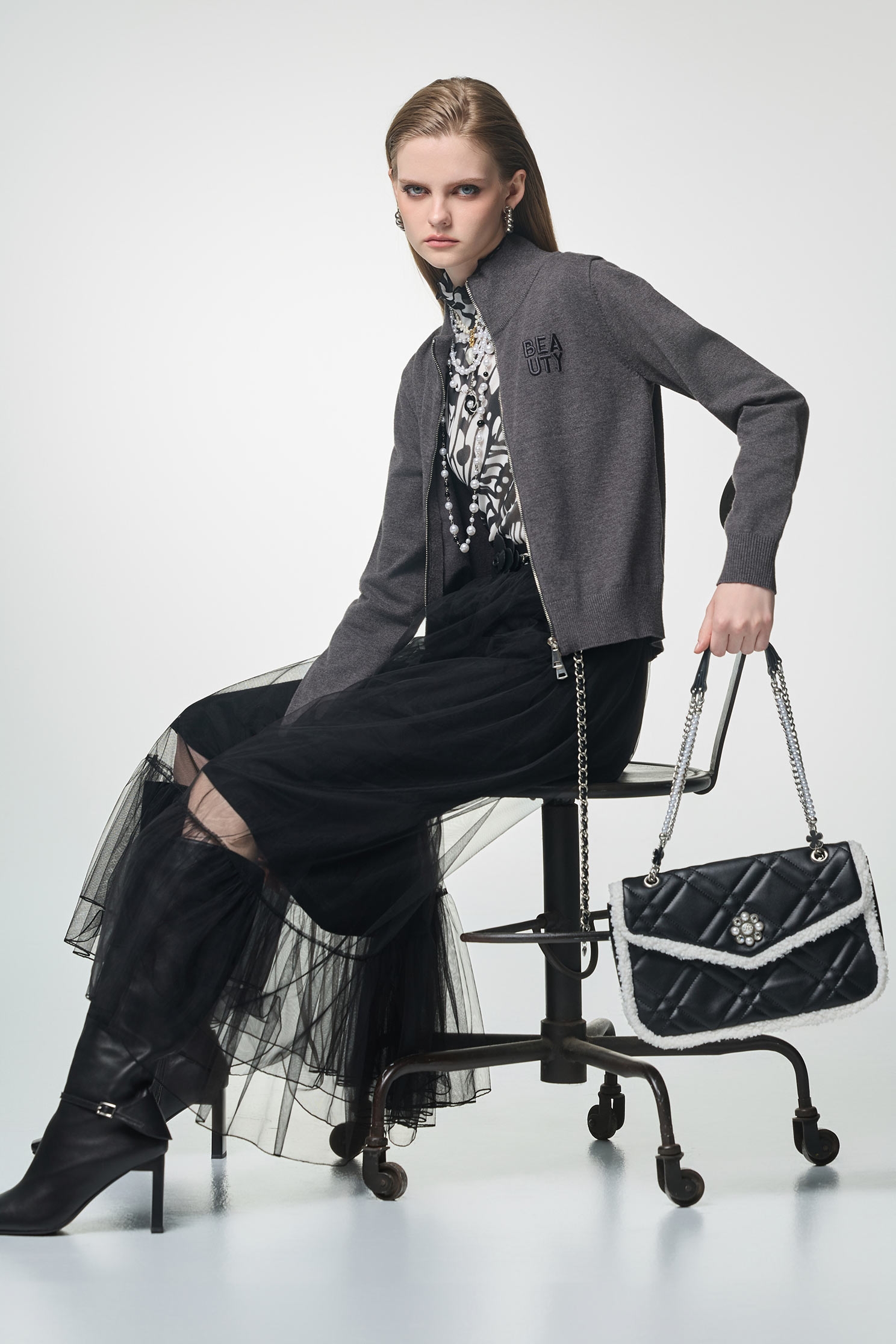 循環灰拉鍊針織外套循環灰拉鍊針織外套,一般外套,刺繡,外套,春夏穿搭,針織,針織外套