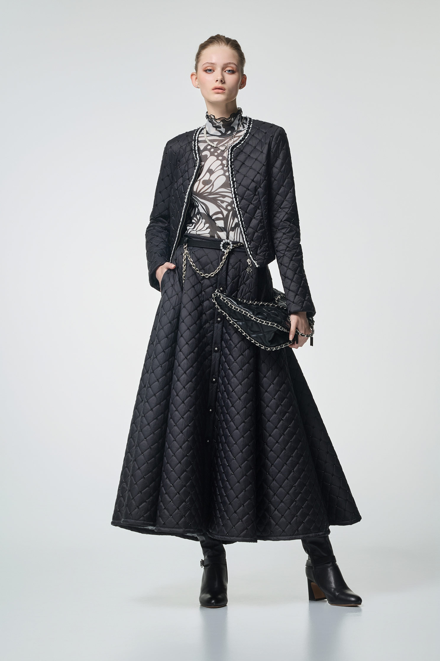 極黑角珠車格鋪棉拉鍊外套極黑角珠車格鋪棉拉鍊外套,一般外套,上班OL穿搭,外套,時髦成套搭配,秋冬穿搭