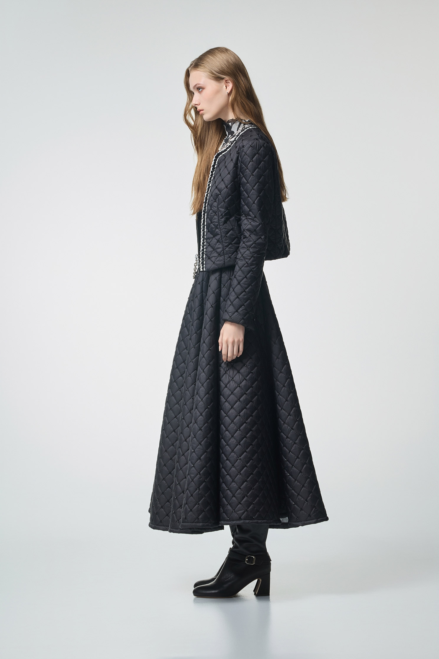 極黑角珠車格鋪棉拉鍊外套極黑角珠車格鋪棉拉鍊外套,一般外套,上班OL穿搭,外套,時髦成套搭配,秋冬穿搭