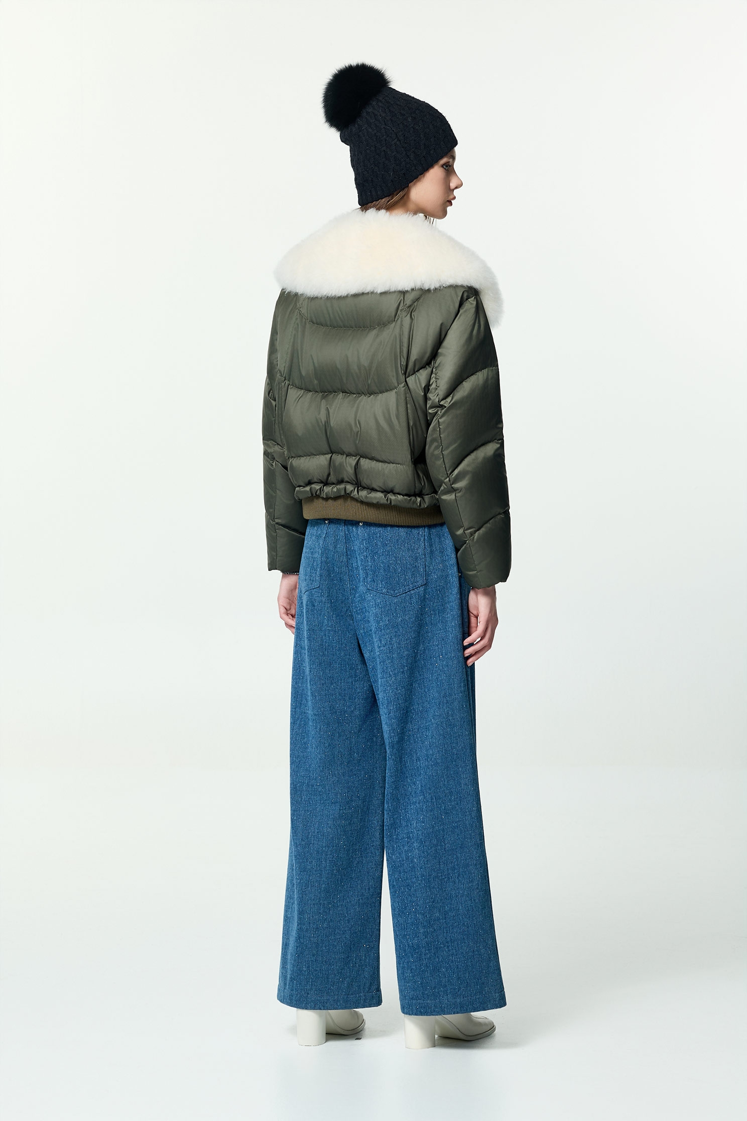 神秘綠領片拼接鵝絨外套神秘綠領片拼接鵝絨外套,一般外套,人氣商品,外套,秋冬穿搭,長袖外套