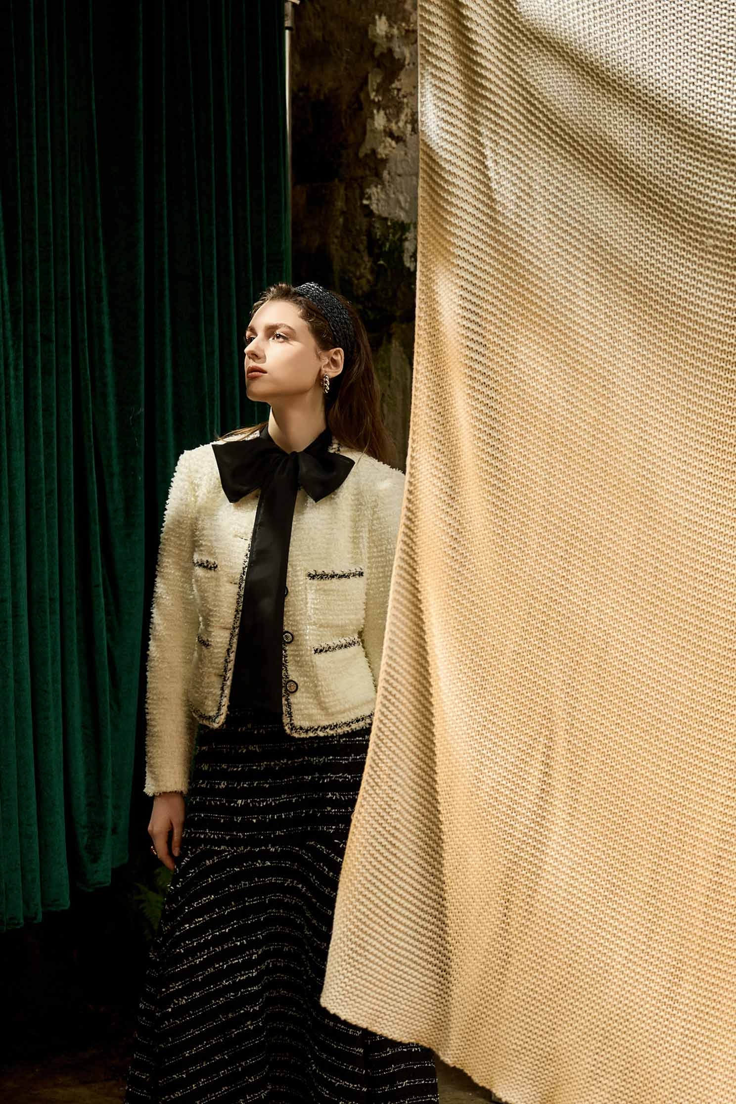 奶白色帶子紗經典花呢短外套奶白色帶子紗經典花呢短外套,一般外套,上班OL穿搭,人氣商品,外套,春夏穿搭,時髦成套搭配,白色外套