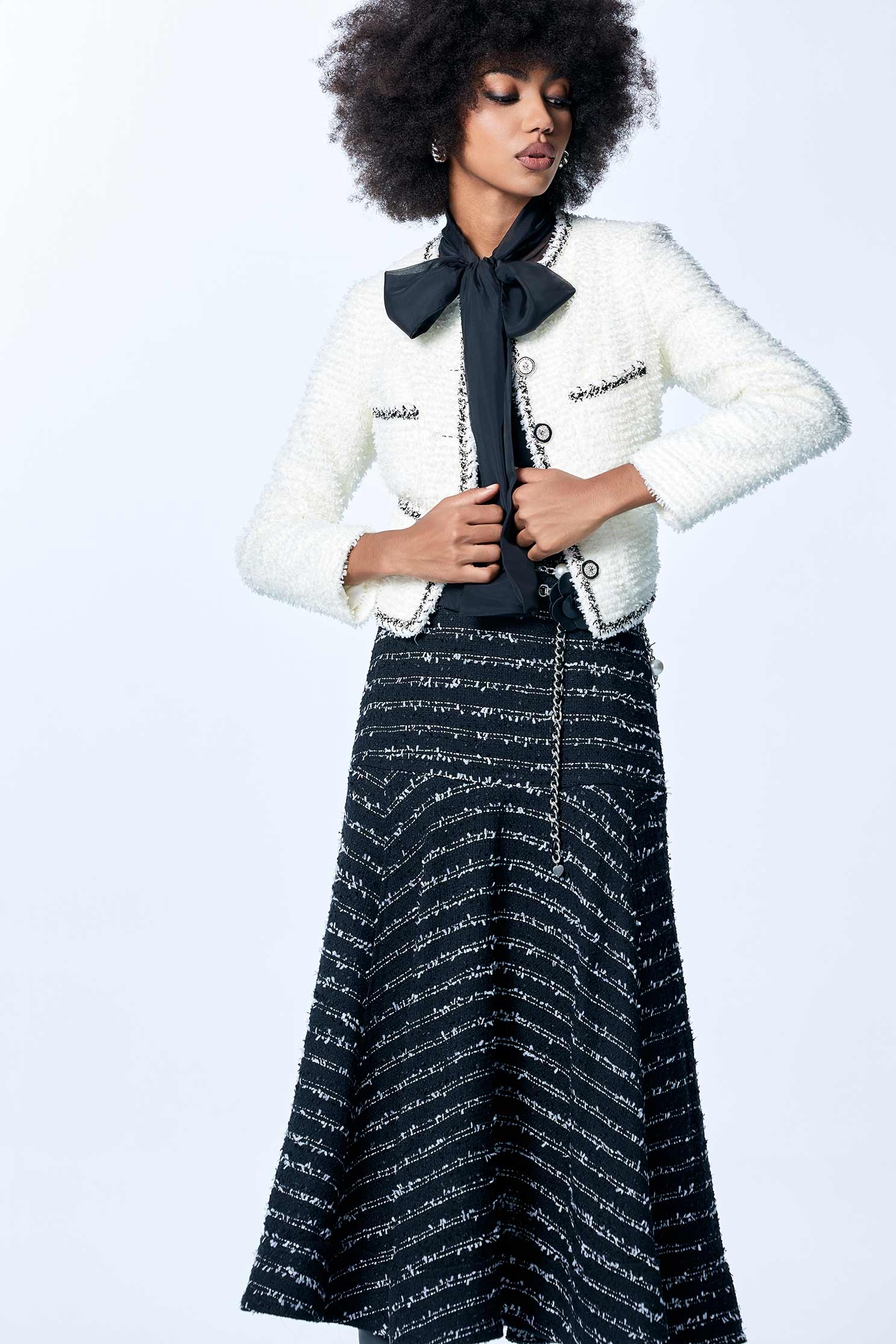 奶白色帶子紗經典花呢短外套奶白色帶子紗經典花呢短外套,一般外套,上班OL穿搭,人氣商品,外套,春夏穿搭,時髦成套搭配,白色外套