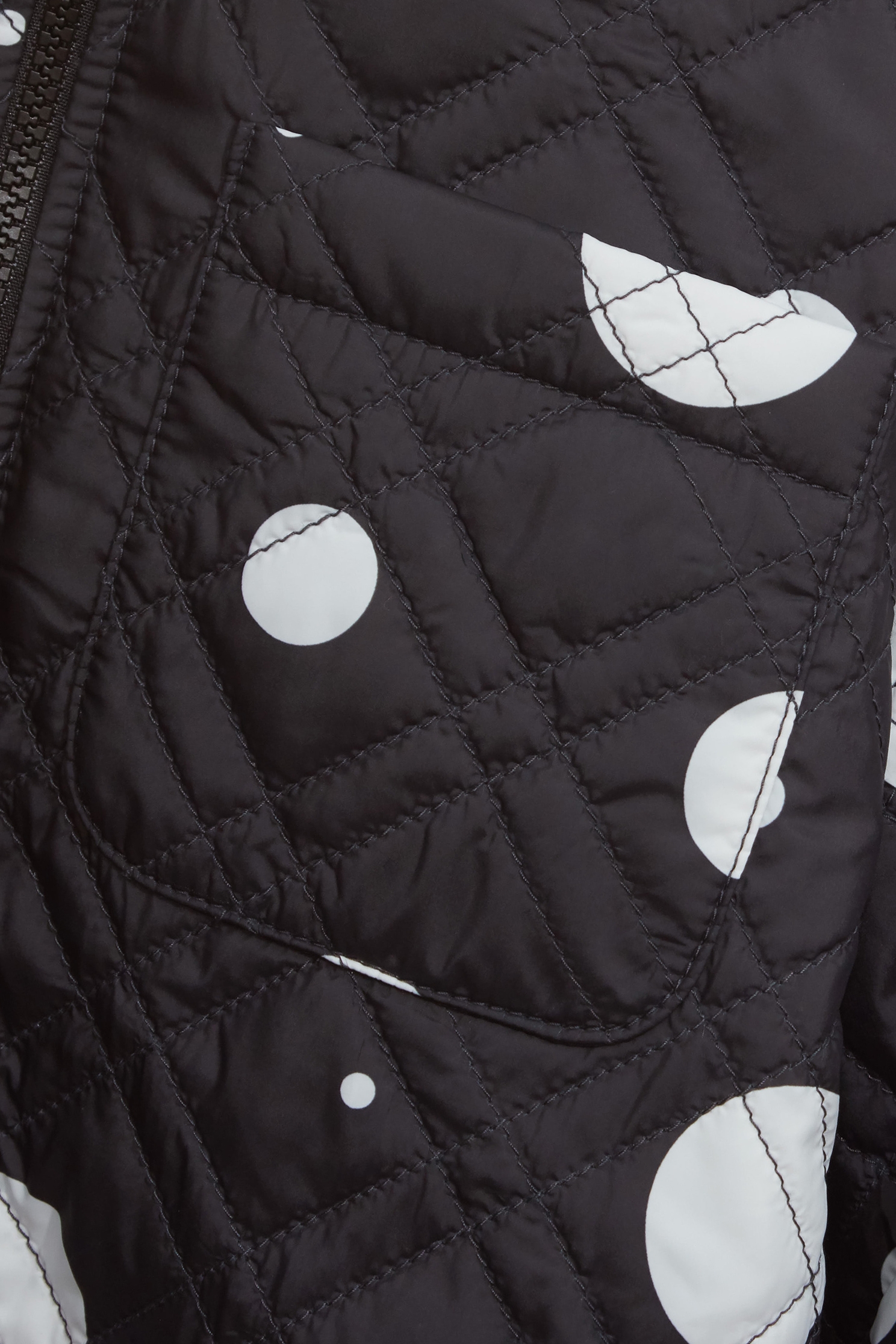 經典波爾卡點點外套經典波爾卡點點外套,INFINITE 黑白系列,一般外套,外套,春夏穿搭,時髦成套搭配,波點,黑色外套