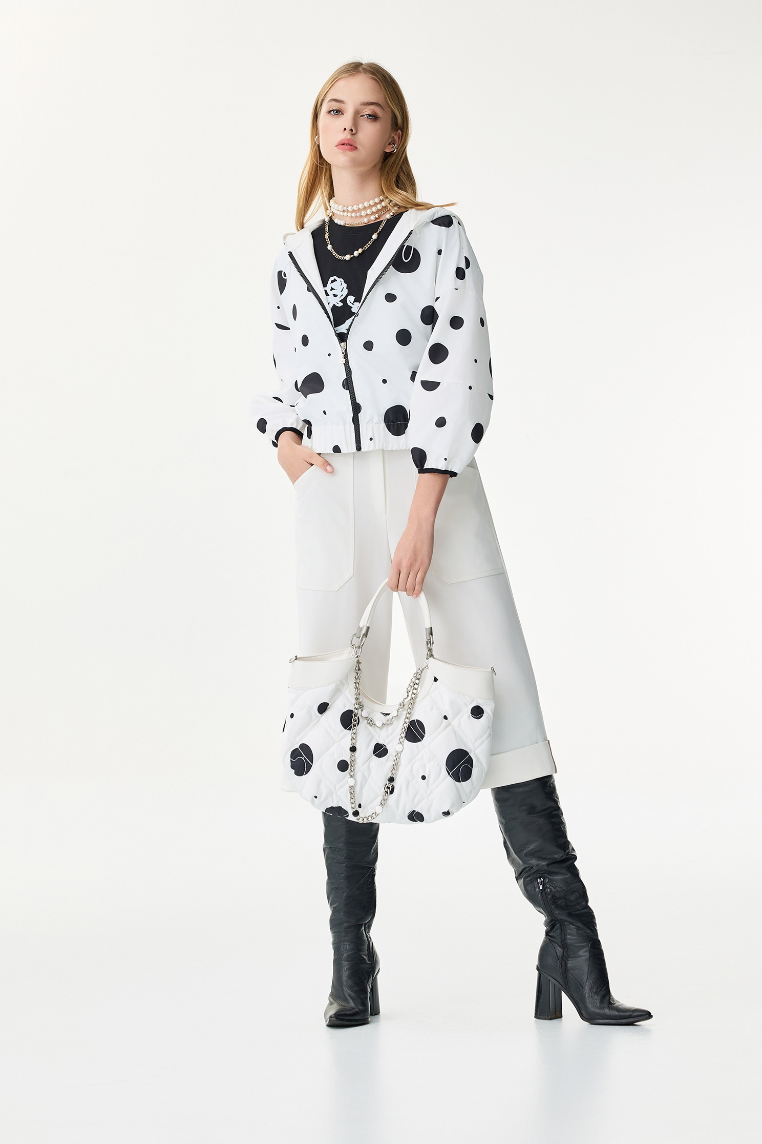 波爾卡運動風外套波爾卡運動風外套,INFINITE 黑白系列,一般外套,外套,春夏穿搭,時髦成套搭配,波點,白色外套,長袖外套