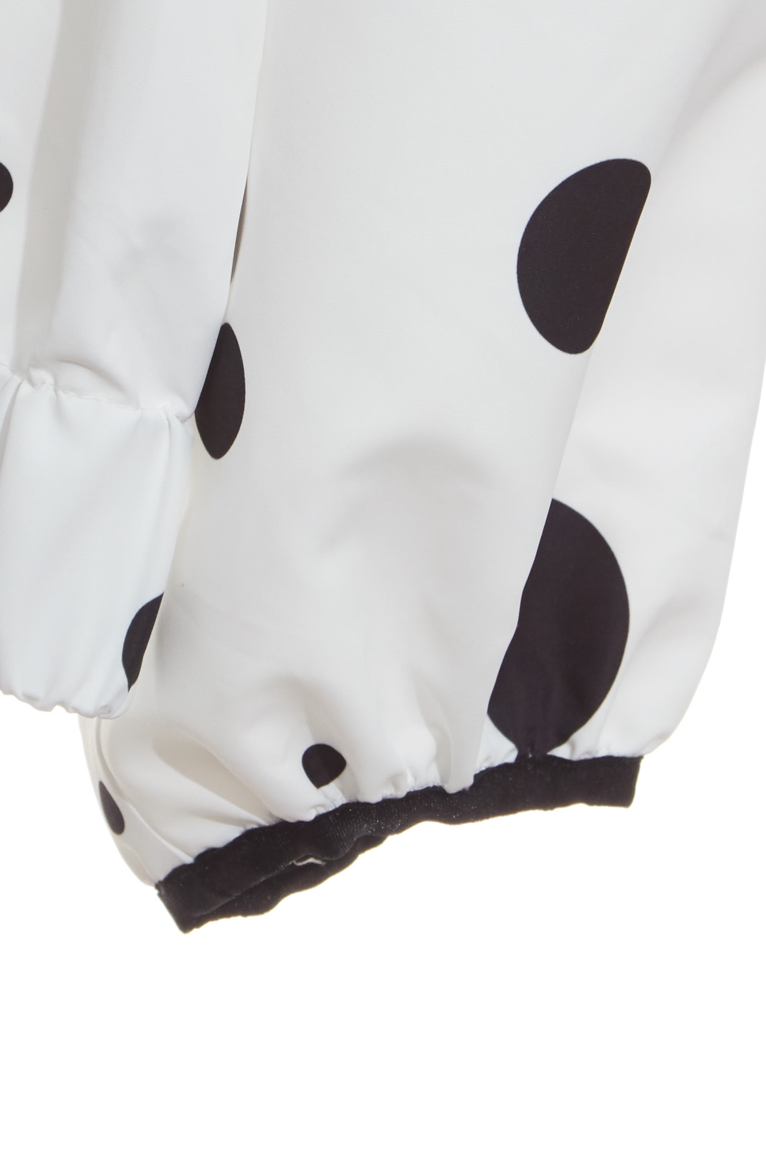 波爾卡運動風外套波爾卡運動風外套,INFINITE 黑白系列,一般外套,外套,春夏穿搭,時髦成套搭配,波點,白色外套,長袖外套