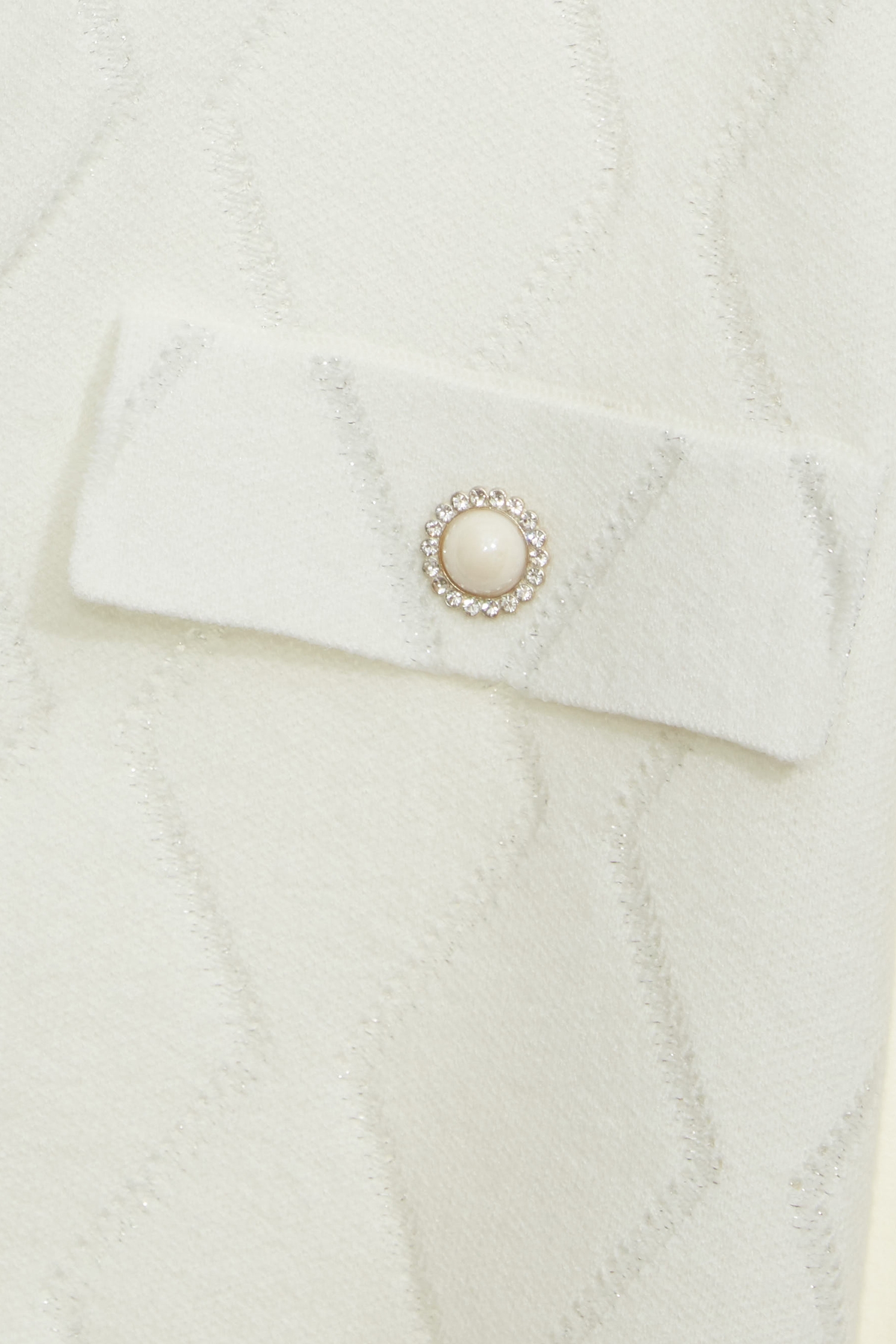 奶白色菱形提花針織外罩奶白色菱形提花針織外罩,一般外套,上班OL穿搭,外套,春夏穿搭,珍珠,白色外套,針織,針織外套