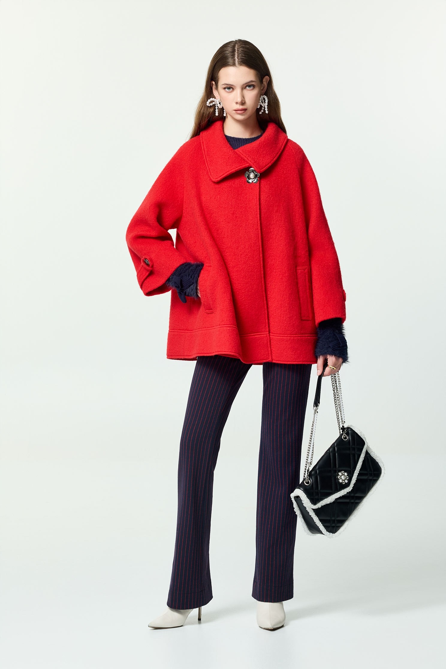 火焰色斗篷式羊毛大衣火焰色斗篷式羊毛大衣,上班OL穿搭,人氣商品,秋冬穿搭,約會特輯,花花世界,長大衣