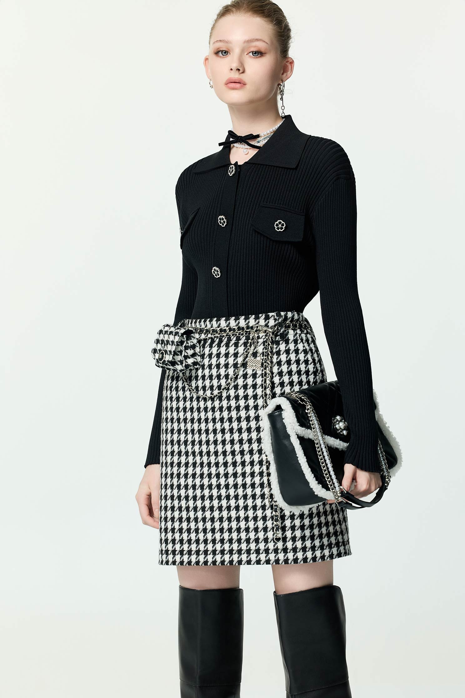 坑條修身花朵釦飾針織外罩坑條修身花朵釦飾針織外罩,上班OL穿搭,人氣商品,秋冬穿搭,約會特輯,花花世界,針織,針織外套