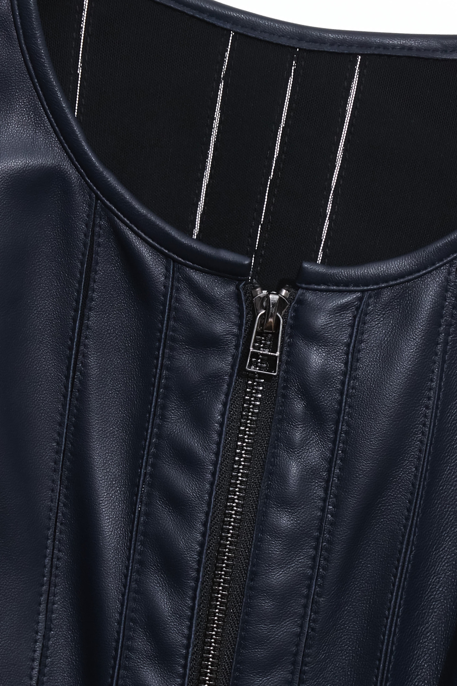 濃厚靛藍綿羊皮外套濃厚靛藍綿羊皮外套,上班OL穿搭,外套,皮衣,秋冬穿搭