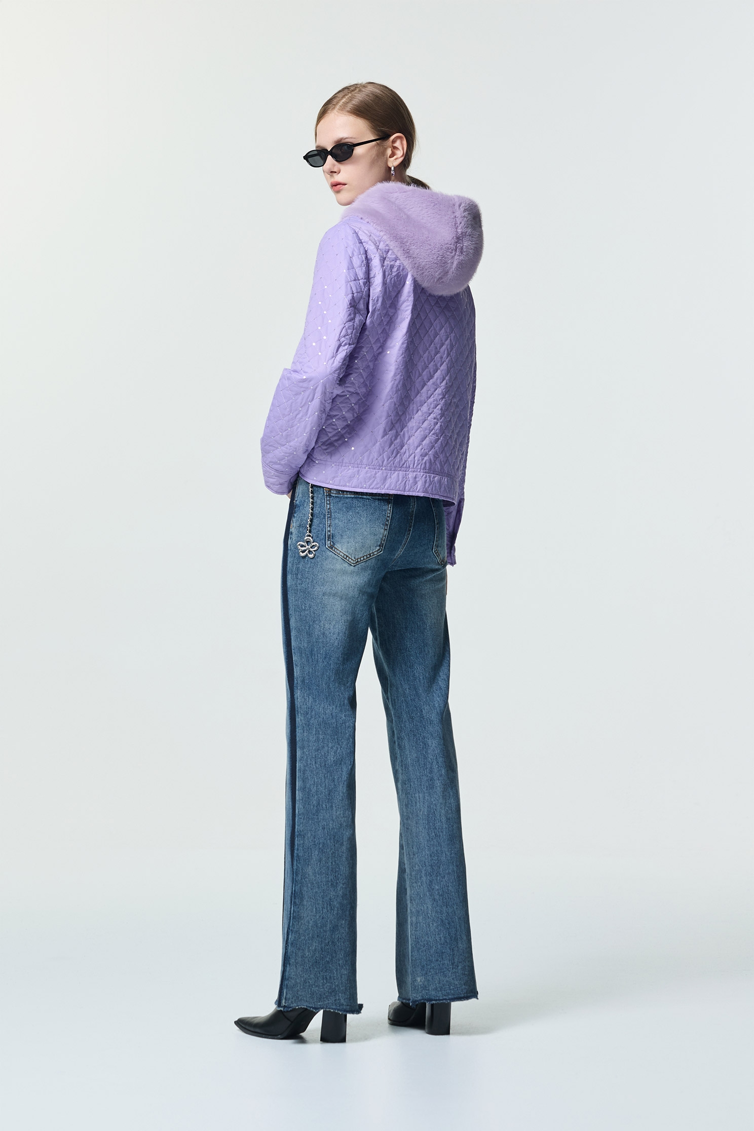 光澤感絎縫毛領外套光澤感絎縫毛領外套,一般外套,人氣商品,外套,時髦成套搭配,秋冬穿搭,約會特輯,連帽外套