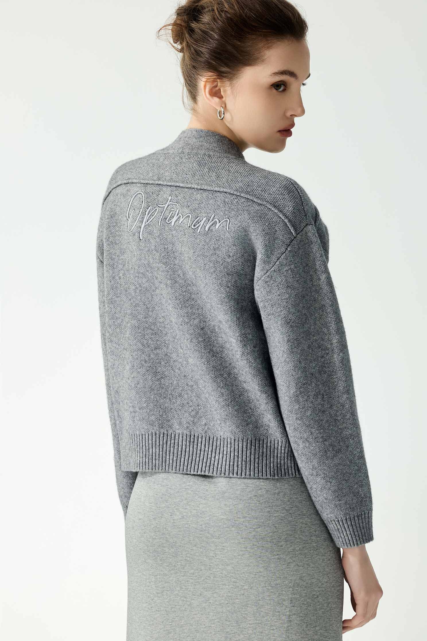 薄暮灰鑲珍珠針織外套薄暮灰鑲珍珠針織外套,外套,珍珠,秋冬穿搭,簡約穿搭,針織,針織外套