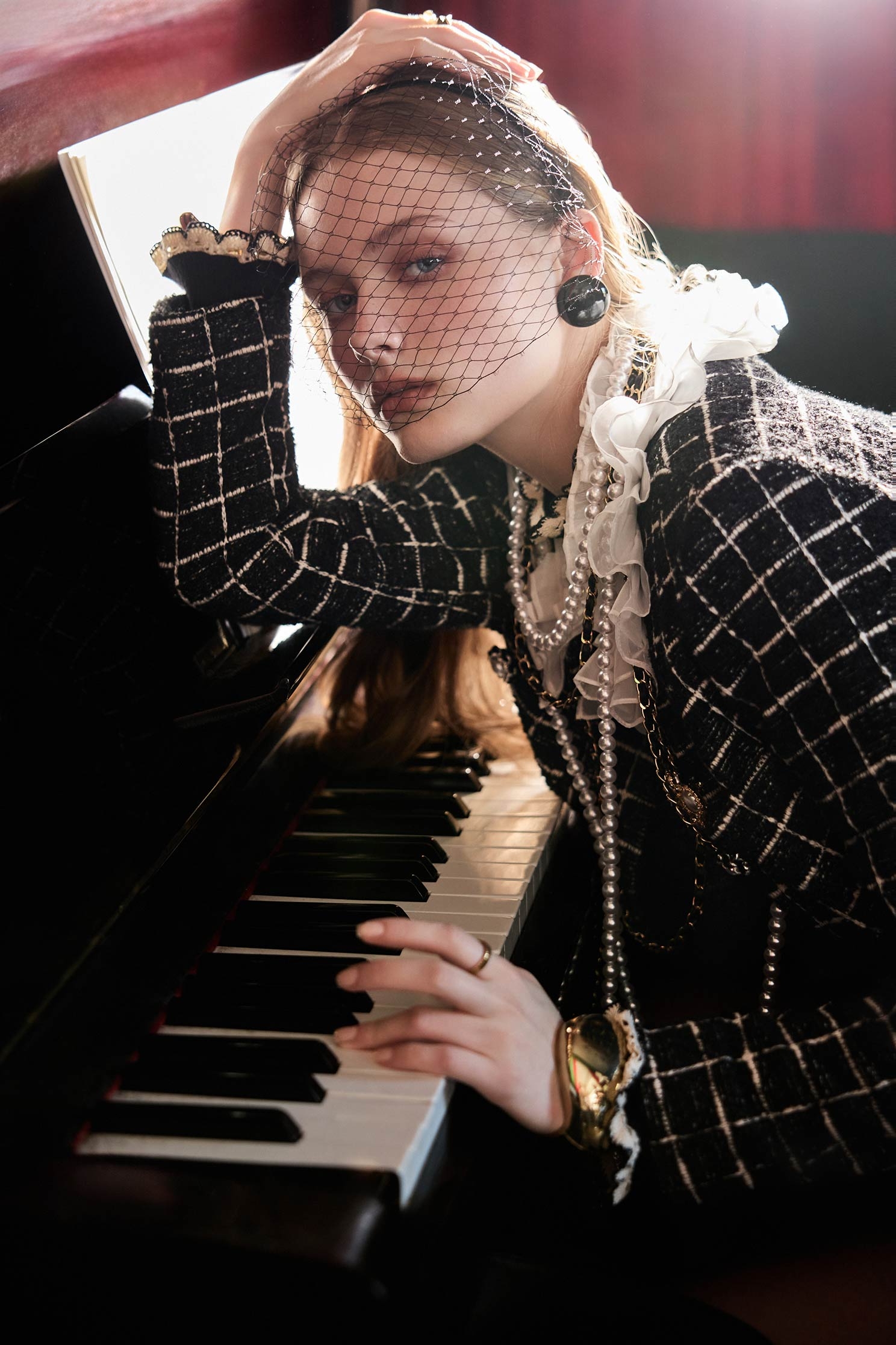 荷葉領經典黑白格彈性中長外套荷葉領經典黑白格彈性中長外套,一般外套,上班OL穿搭,人氣商品,外套,小香風外套,春夏穿搭,時髦成套搭配,格紋,派對特輯,珍珠,荷葉,針織,長大衣