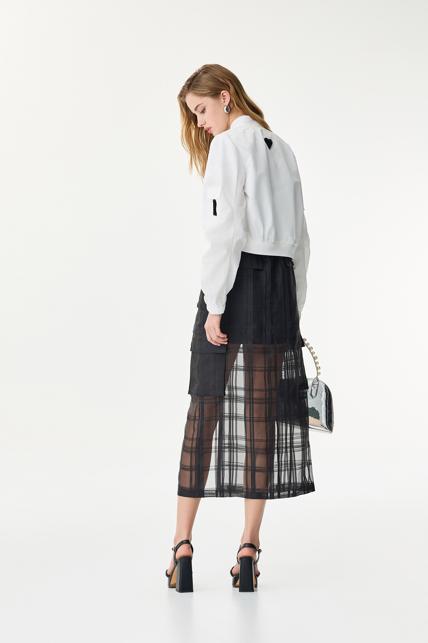 Ｒ字貼標飛行夾克Ｒ字貼標飛行夾克,一般外套,春夏穿搭,白色外套