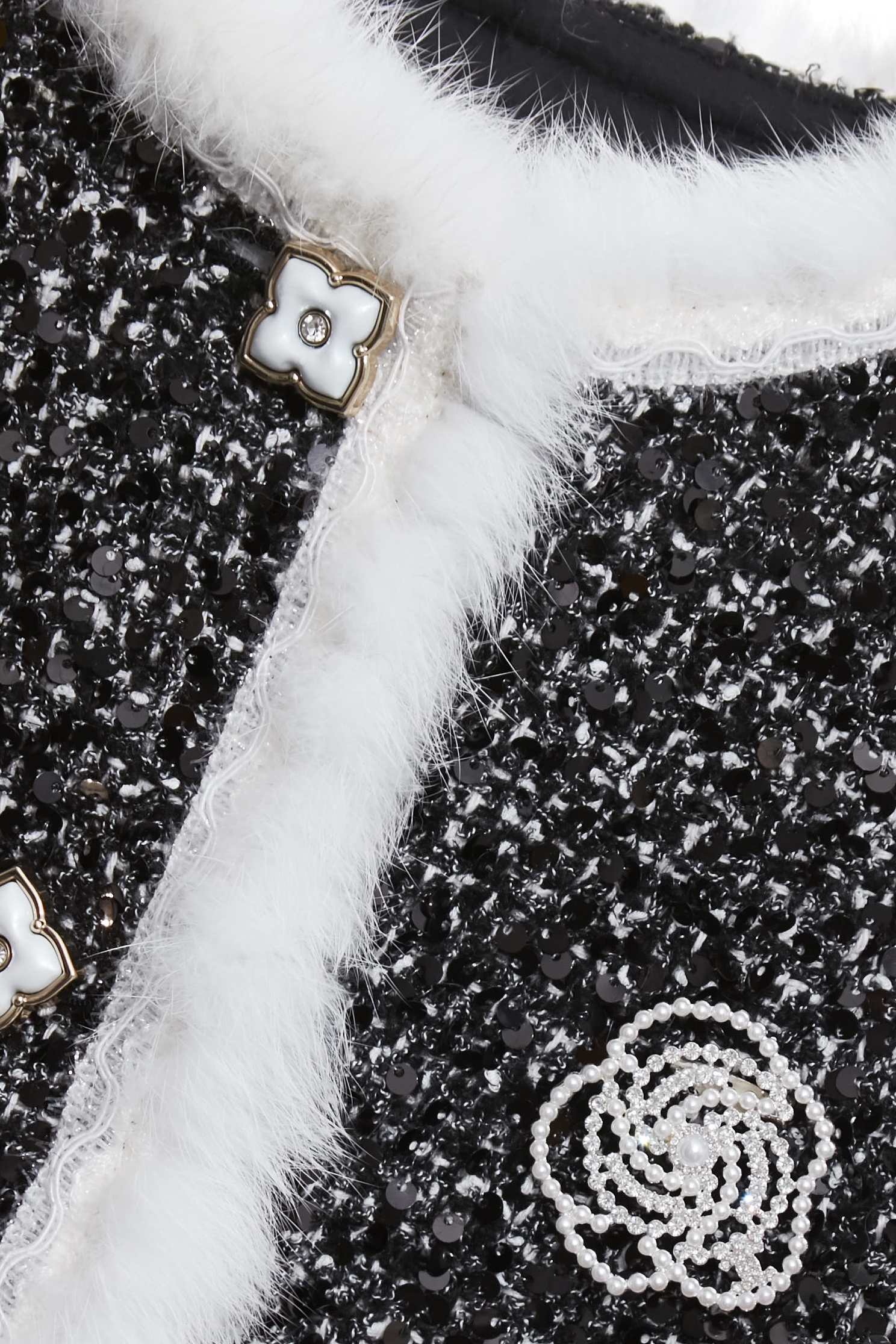 珍珠花朵別針小香復古外套珍珠花朵別針小香復古外套,一般外套,上班OL穿搭,人氣商品,外套,春夏穿搭,時髦成套搭配,派對特輯,珍珠,花花世界