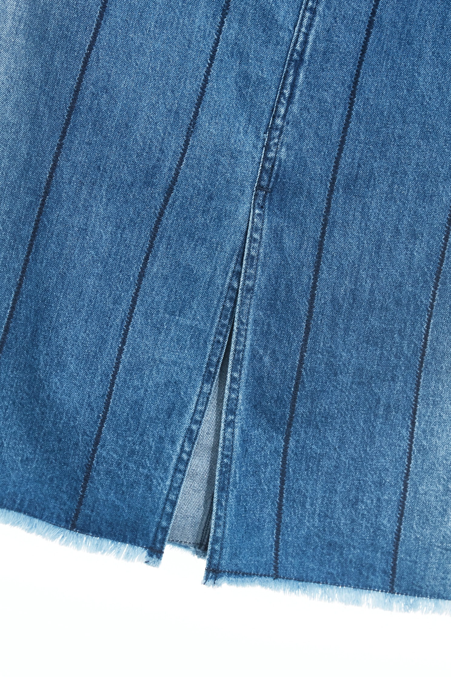 漸層水洗刺繡線牛仔裙漸層水洗刺繡線牛仔裙,刺繡,春夏穿搭,牛仔,牛仔裙