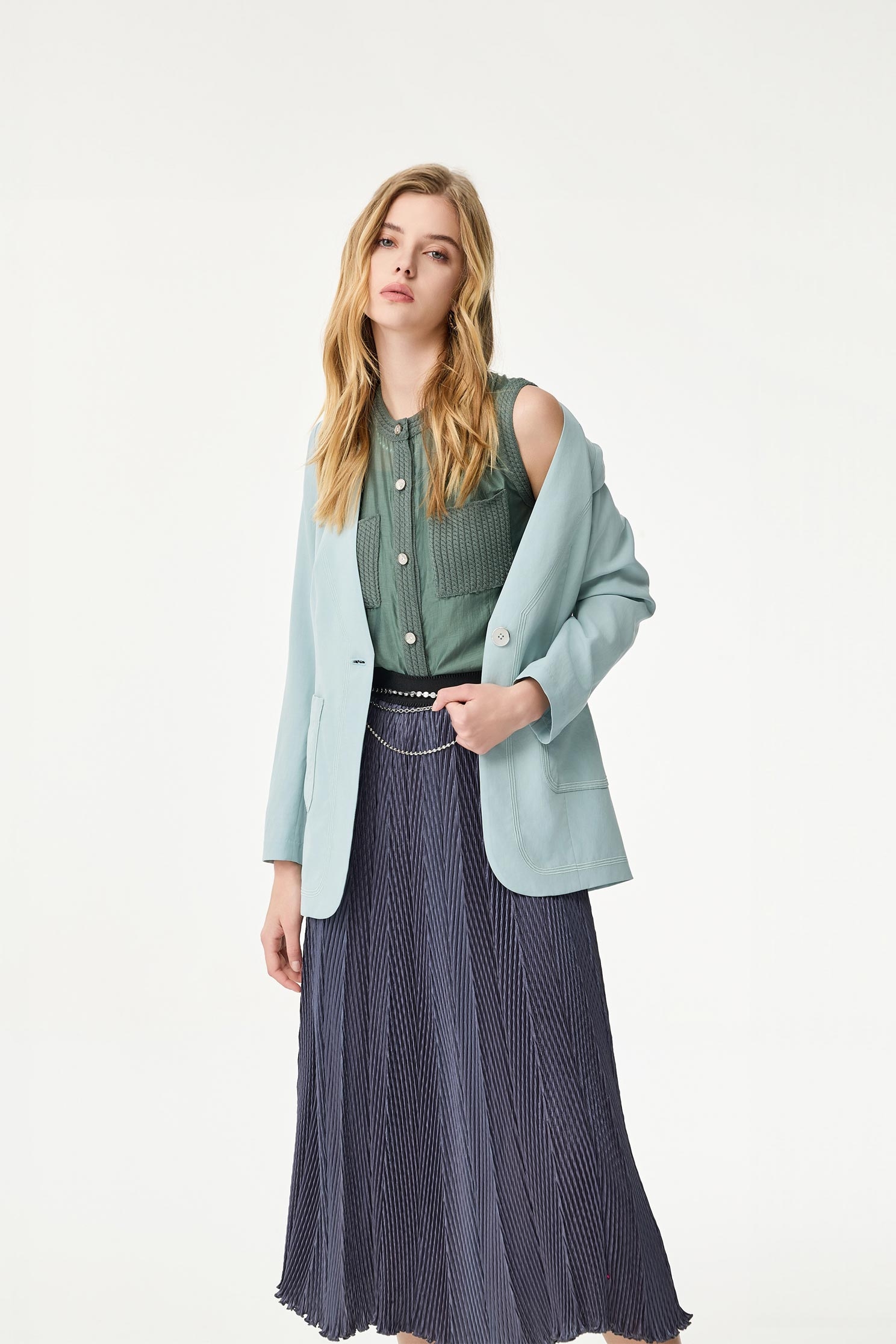 港霧灰魚鱗褶壓褶長裙港霧灰魚鱗褶壓褶長裙,春夏穿搭,百摺裙,百摺長裙,約會特輯,荷葉,長裙