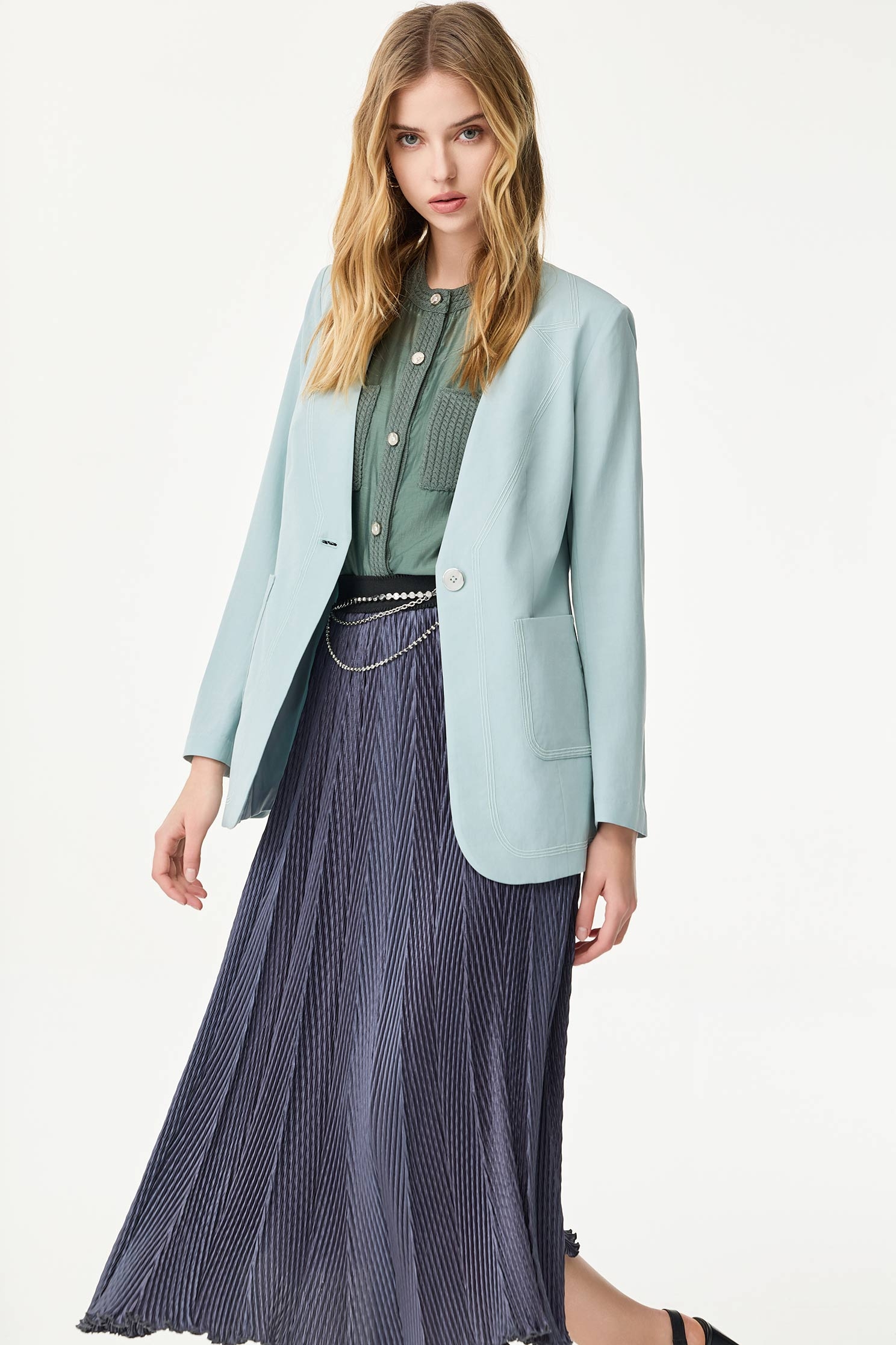 港霧灰魚鱗褶壓褶長裙港霧灰魚鱗褶壓褶長裙,春夏穿搭,百摺裙,百摺長裙,約會特輯,荷葉,長裙