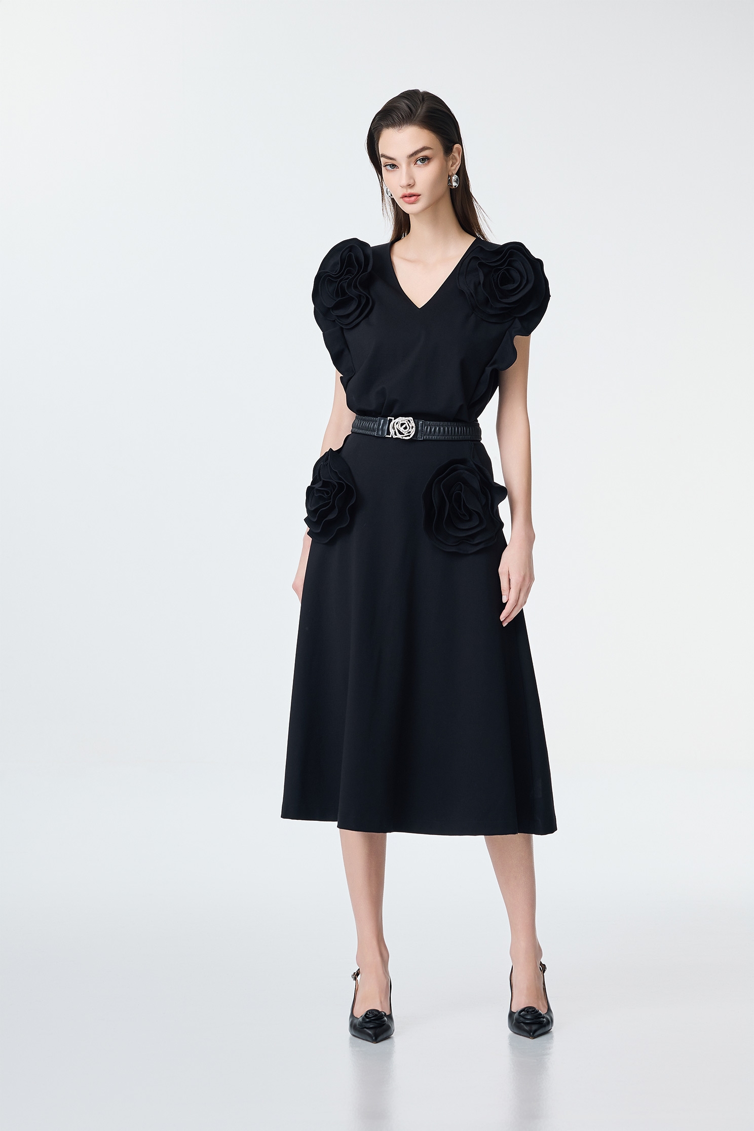 極致黑彈性玫瑰繞花中長展裙極致黑彈性玫瑰繞花中長展裙,春夏穿搭,時髦成套搭配,花花世界,長裙,黑色裙子