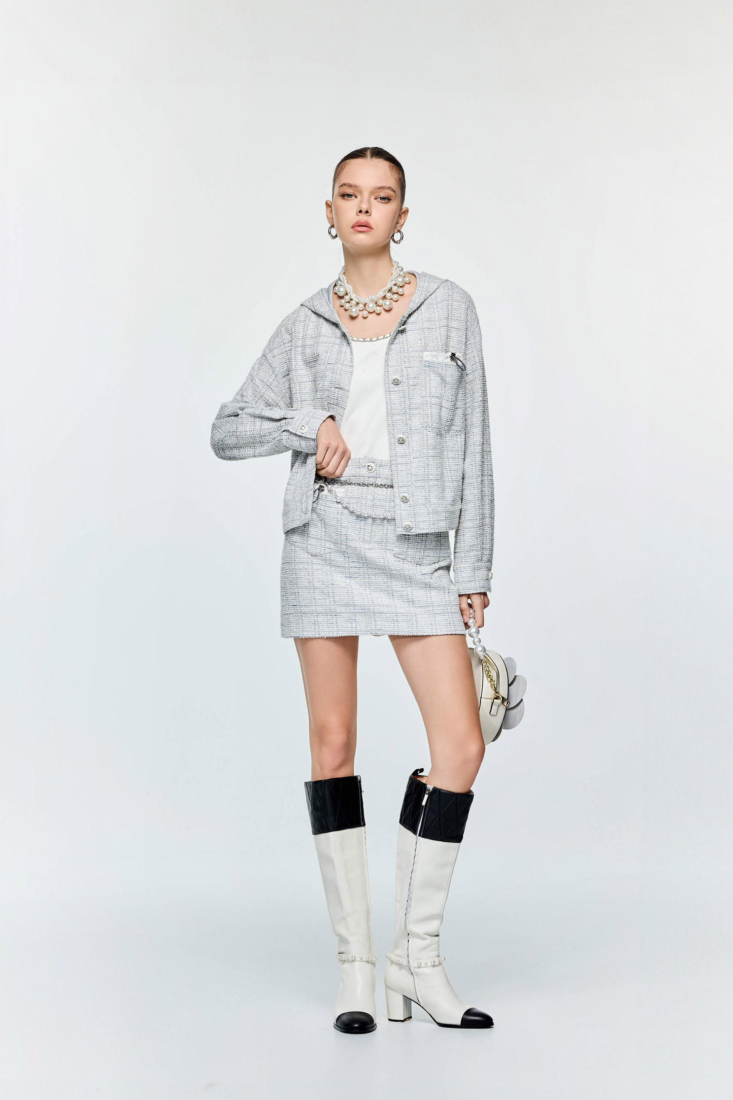 丁香灰花紗貼袋短裙丁香灰花紗貼袋短裙,上班OL穿搭,小香風,春夏穿搭,時髦成套搭配,短裙