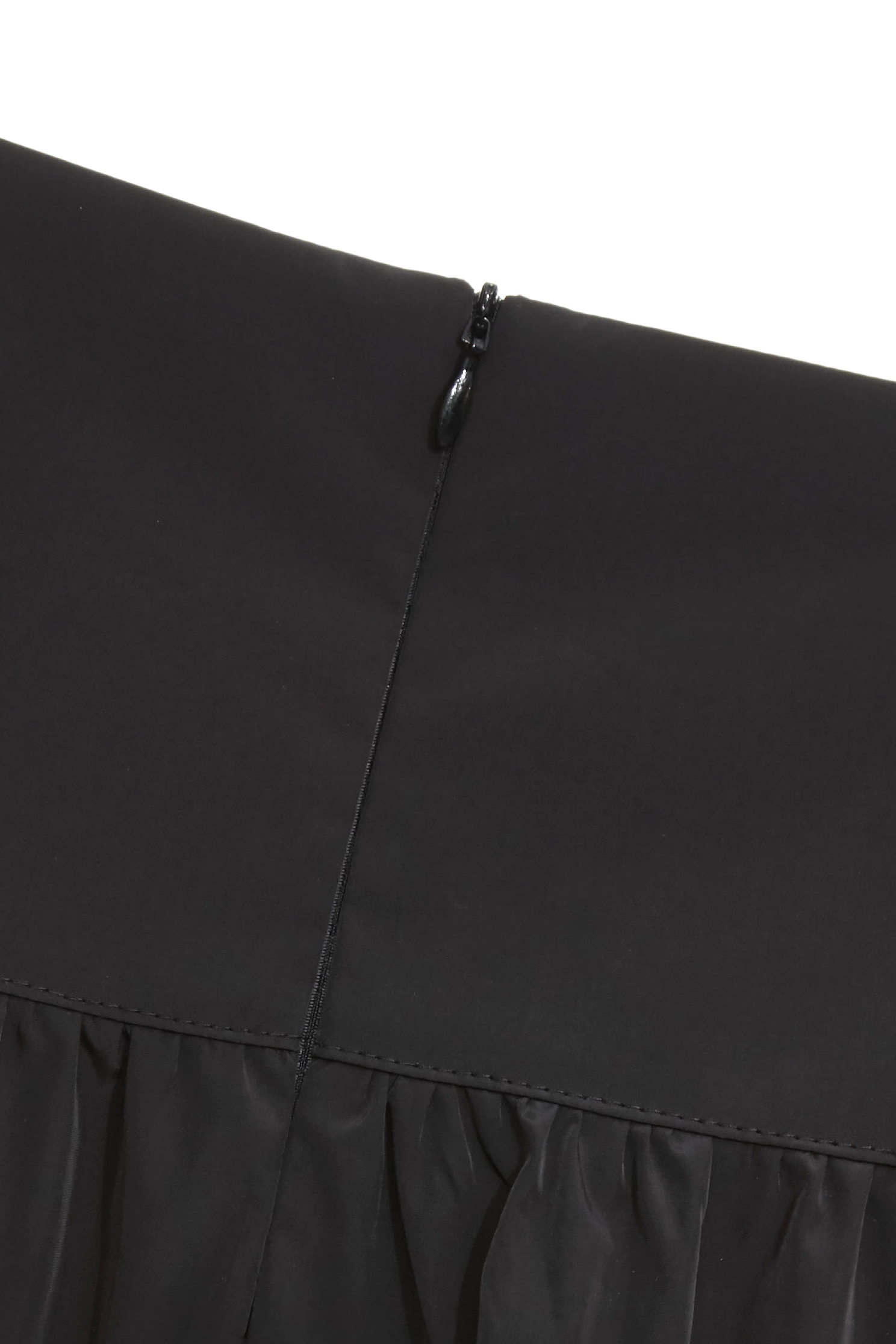 黑白拼接塔夫中長裙黑白拼接塔夫中長裙,人氣商品,春夏穿搭,條紋,約會特輯,長裙