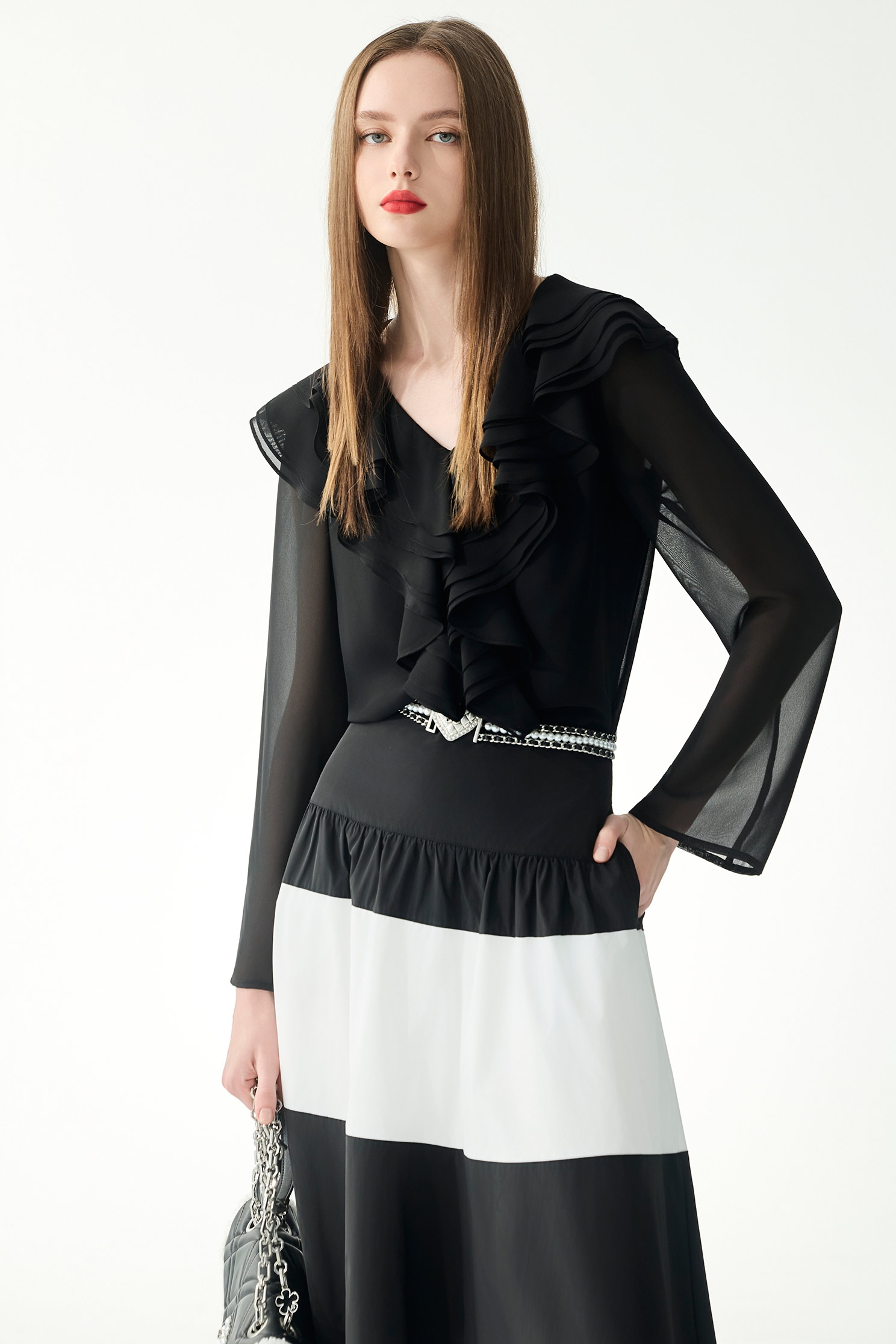 黑白拼接塔夫中長裙黑白拼接塔夫中長裙,人氣商品,春夏穿搭,條紋,約會特輯,長裙