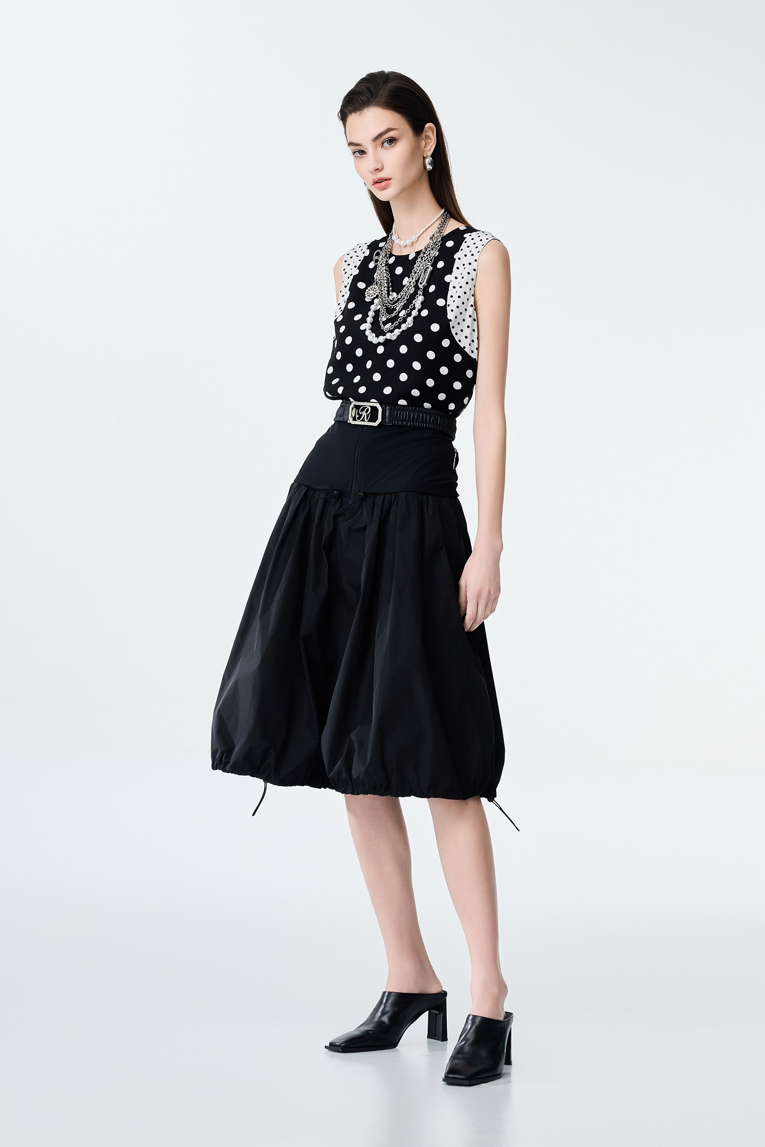 異素材剪接風衣拋裙異素材剪接風衣拋裙,A字裙,上班OL穿搭,人氣商品,春夏穿搭,長裙,黑色裙子